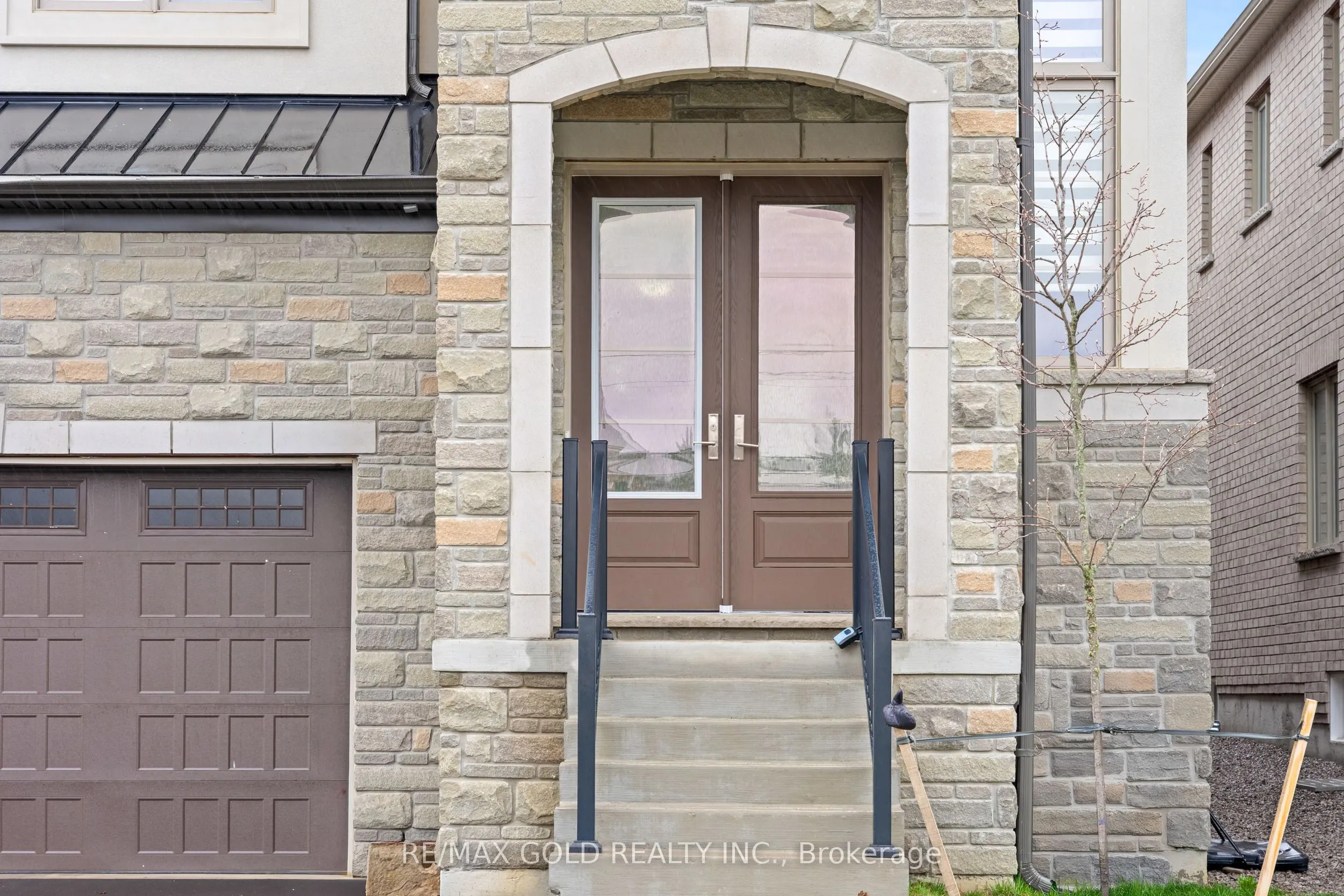 105 Walker Road W
