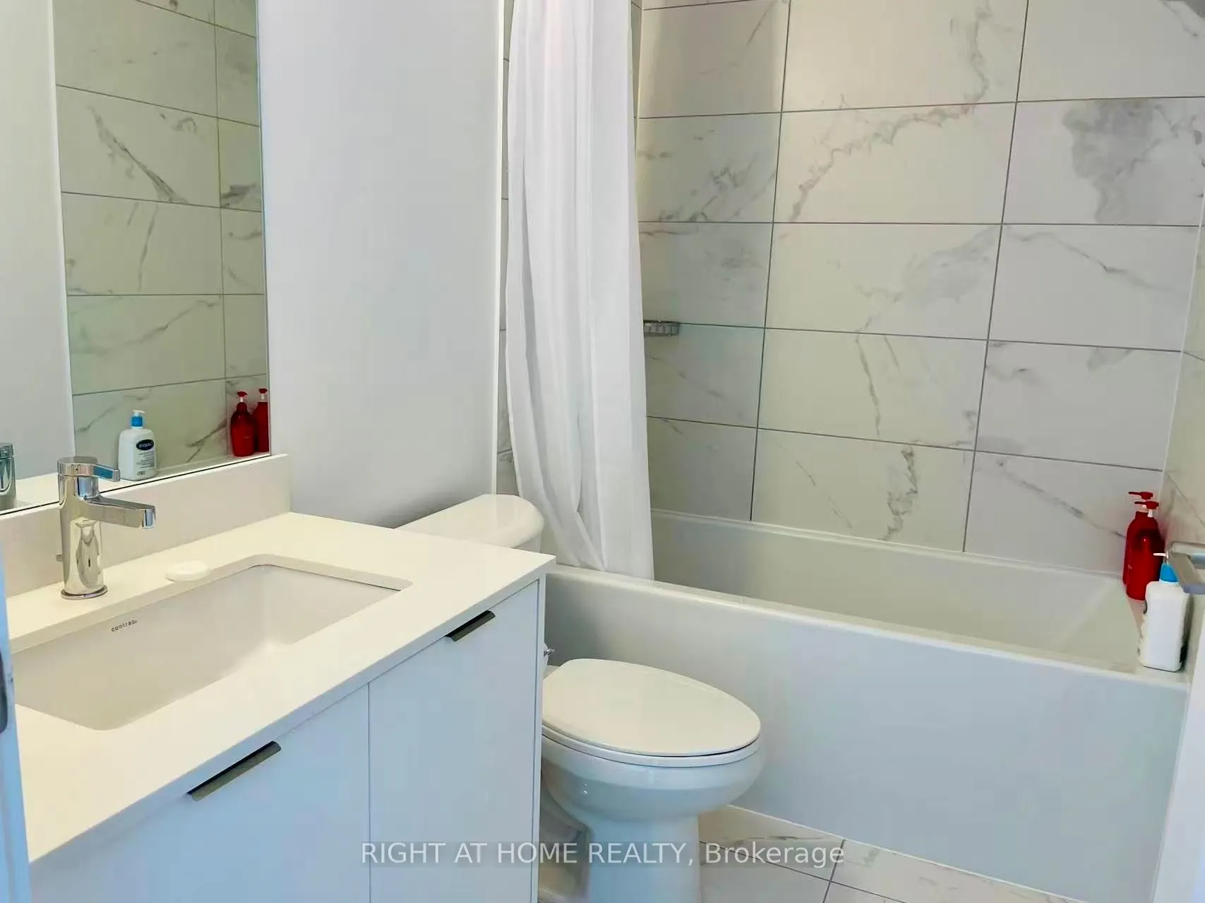 202 Burnhamthorpe Road E #1607