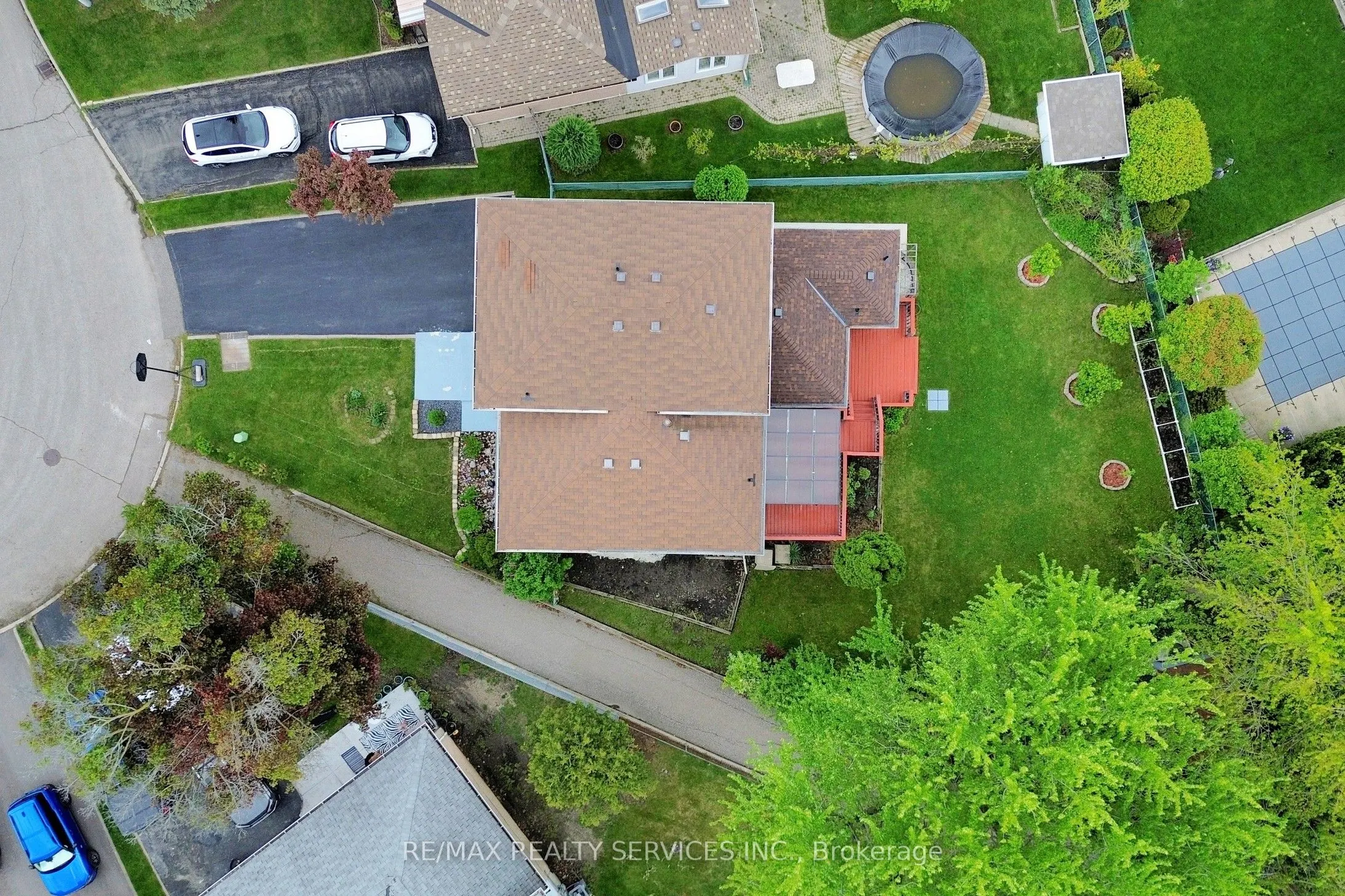 53 Geneva Crescent