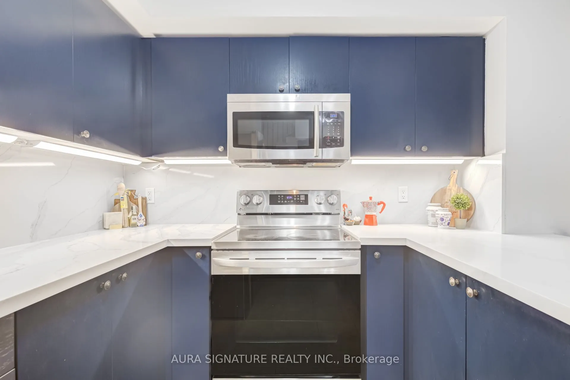 3335 Thomas Street E #6