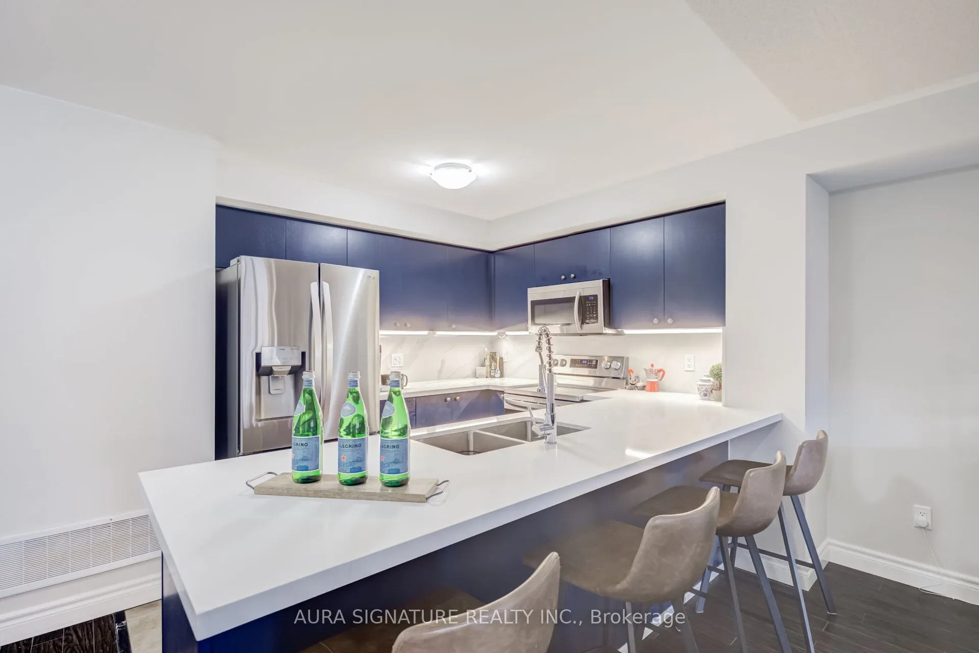 3335 Thomas Street E #6