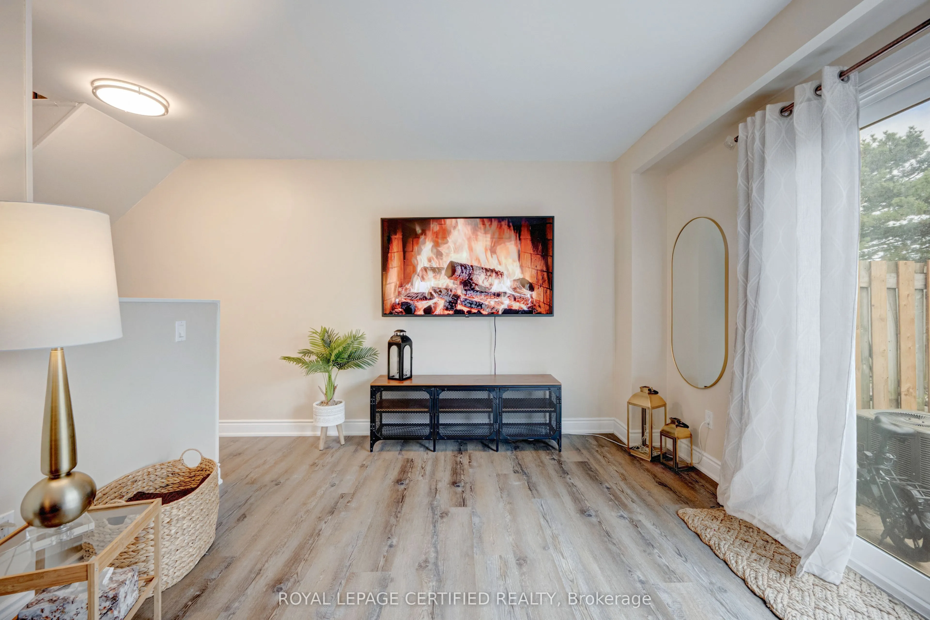 371 Bronte Street S #91
