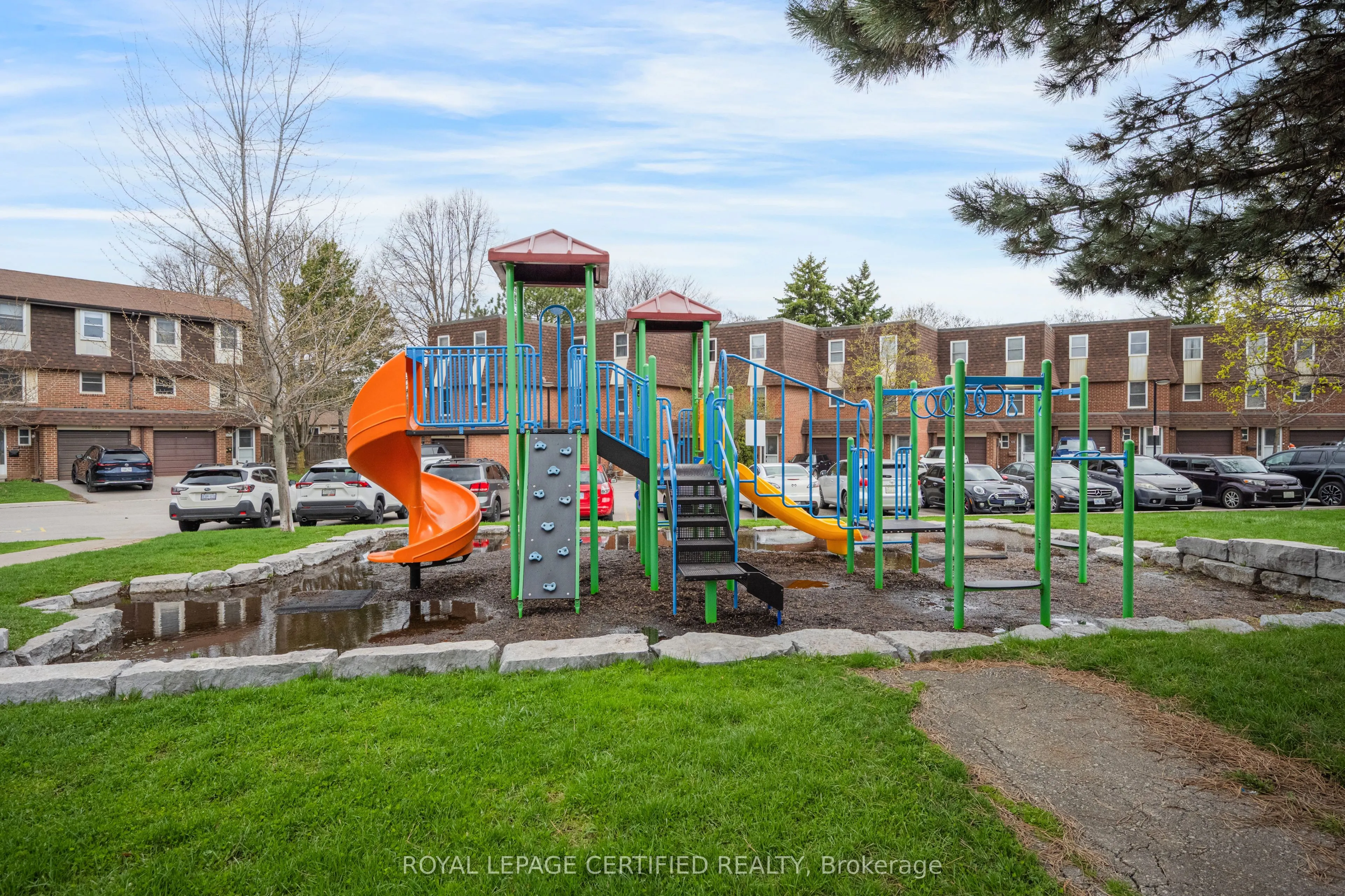 371 Bronte Street S #91