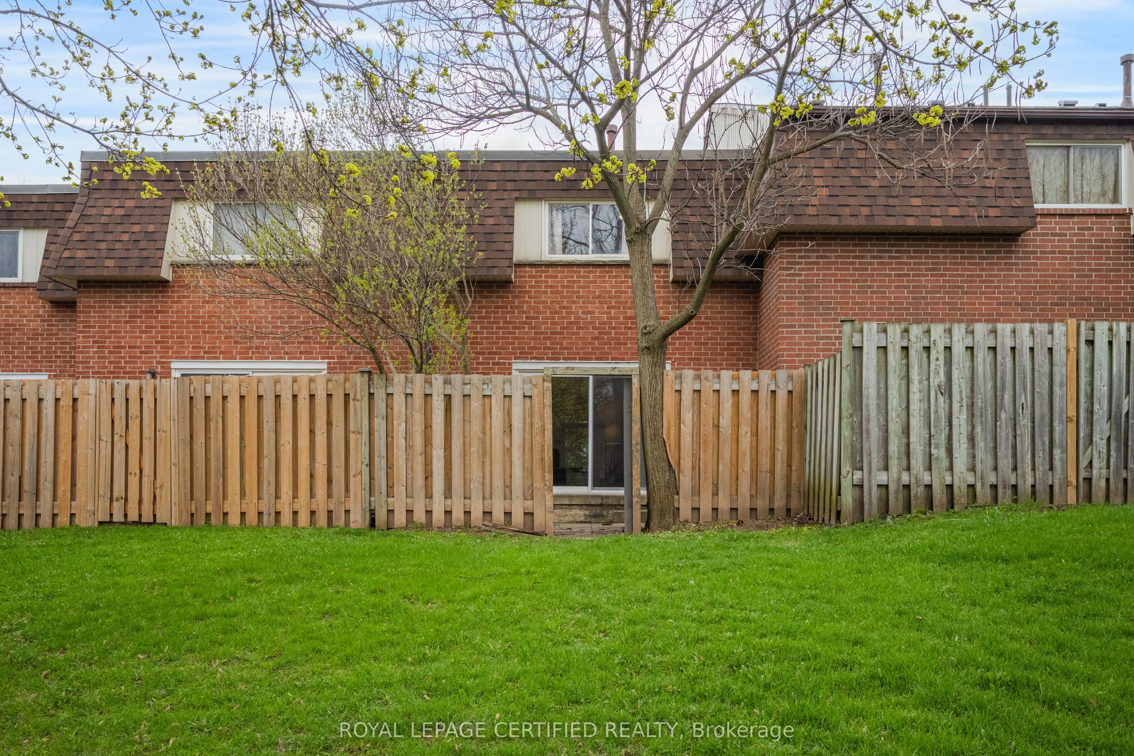 371 Bronte Street S #91