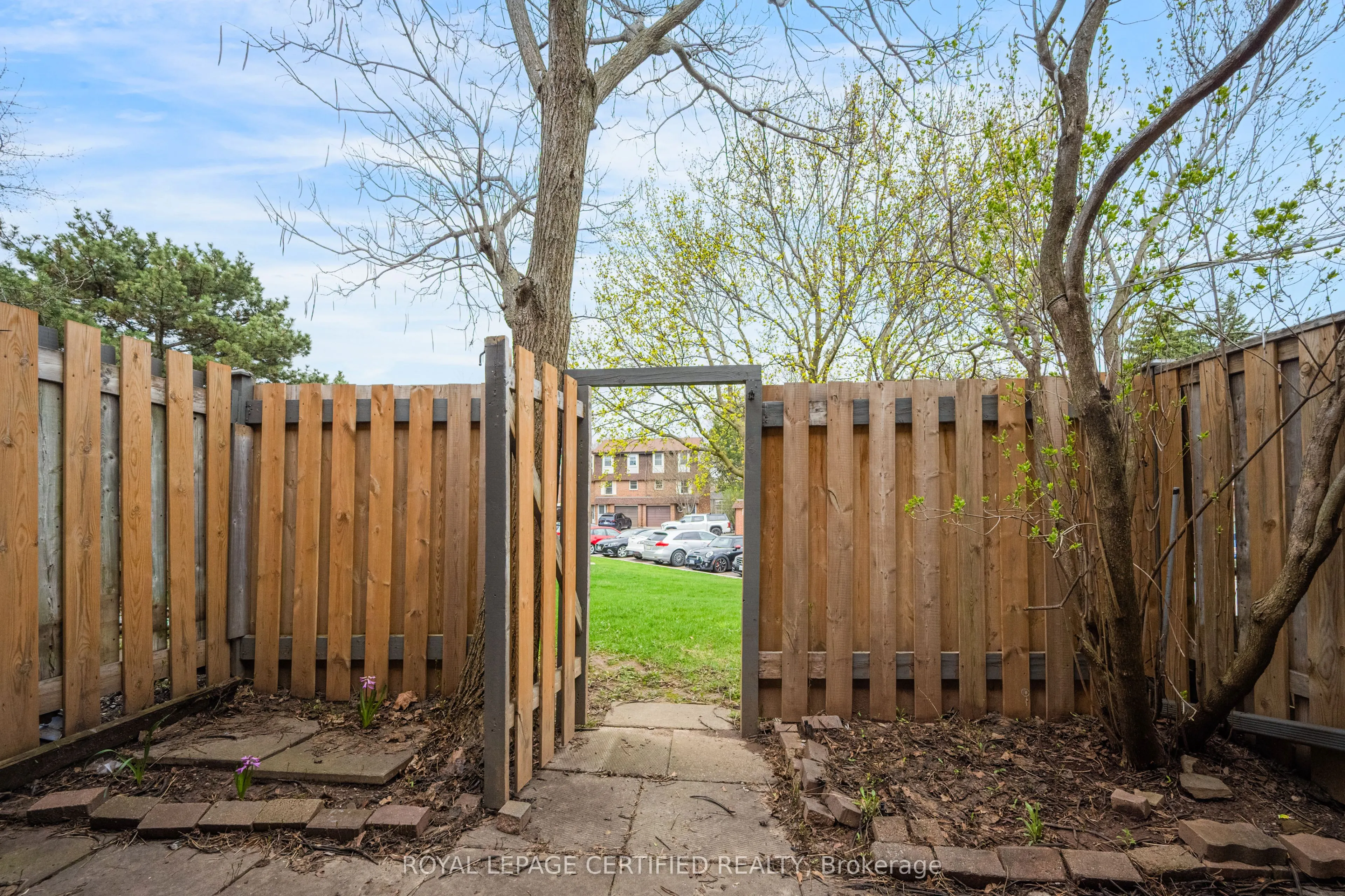 371 Bronte Street S #91