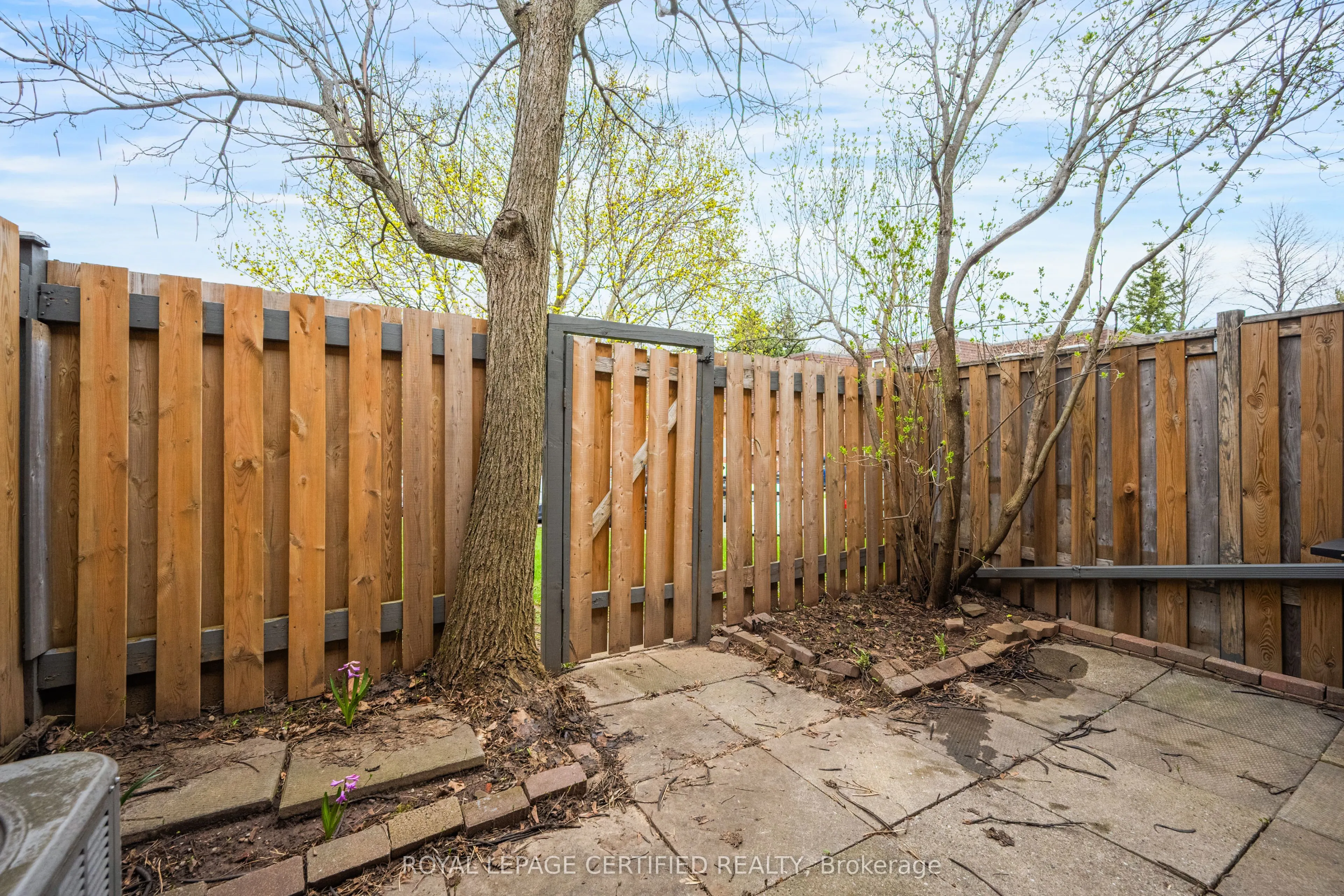 371 Bronte Street S #91
