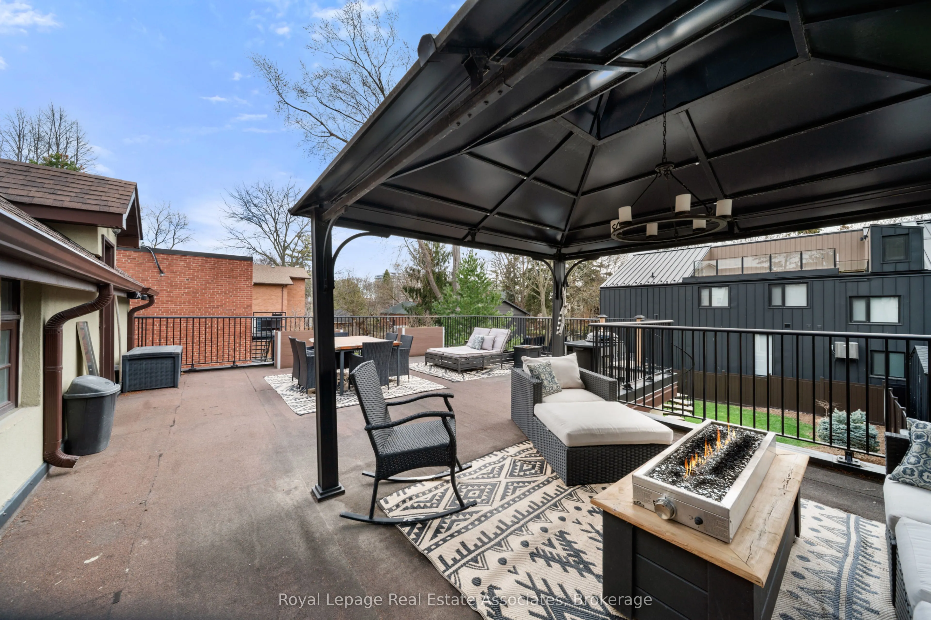 36 Mississauga Road N