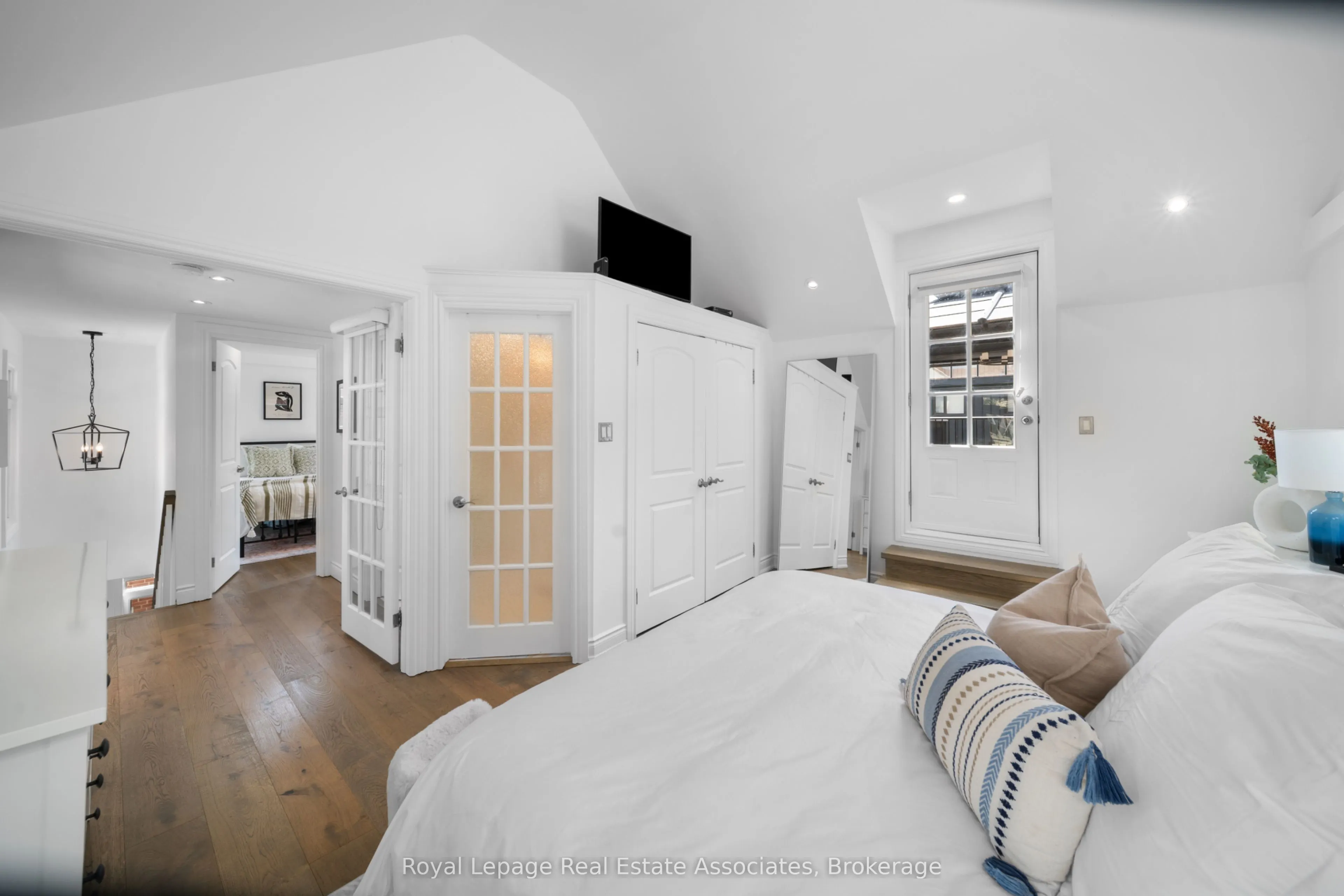 36 Mississauga Road N