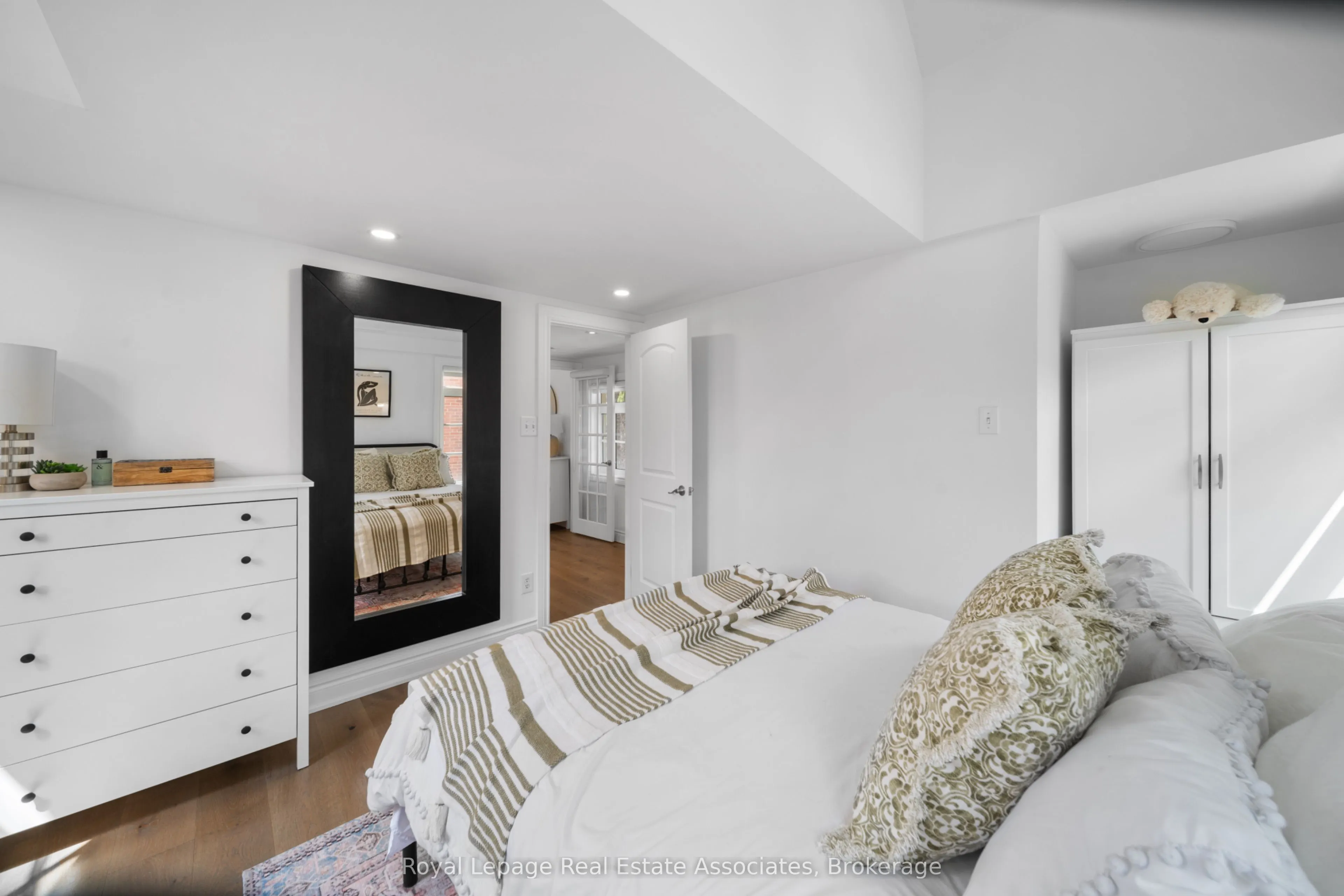 36 Mississauga Road N