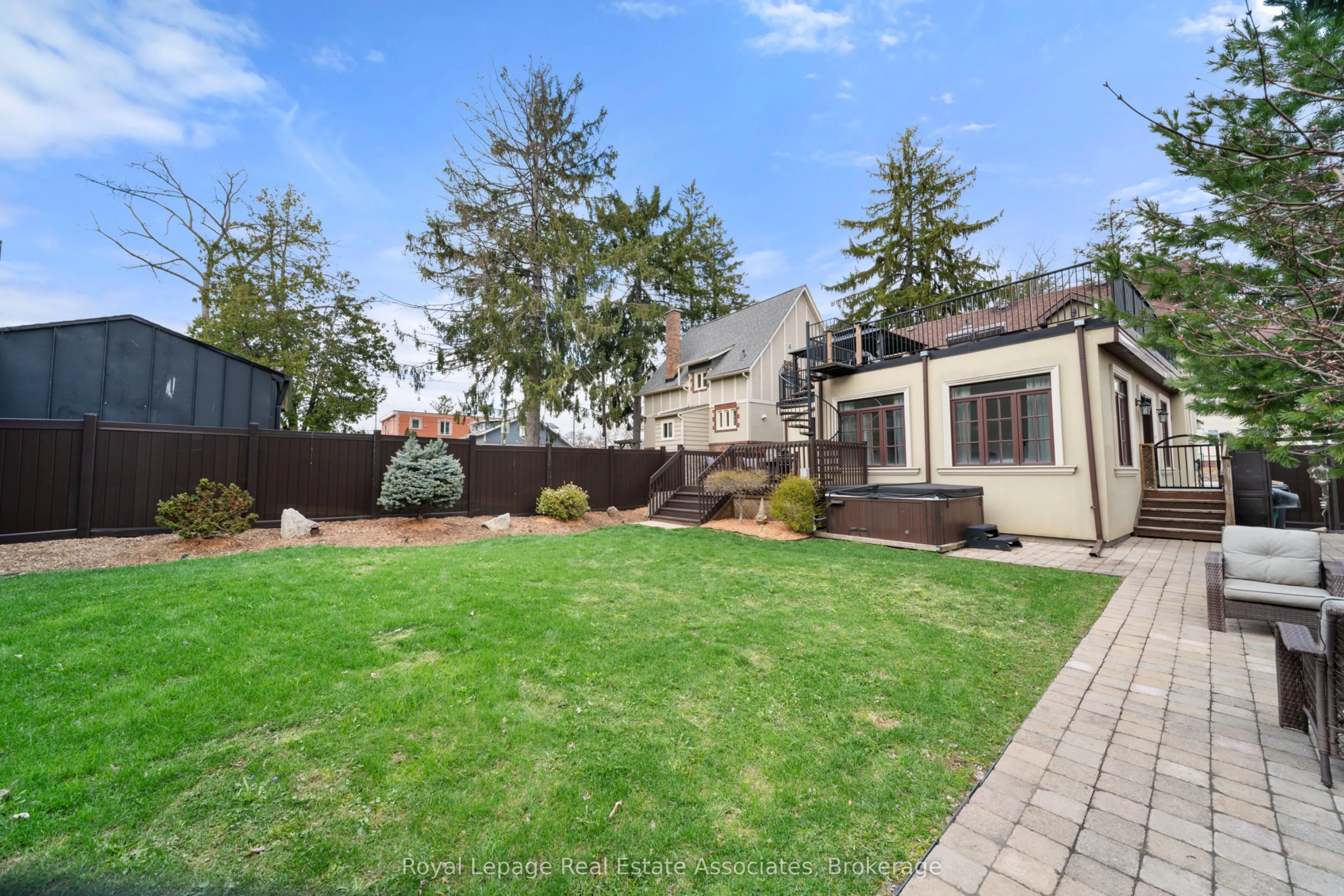 36 Mississauga Road N