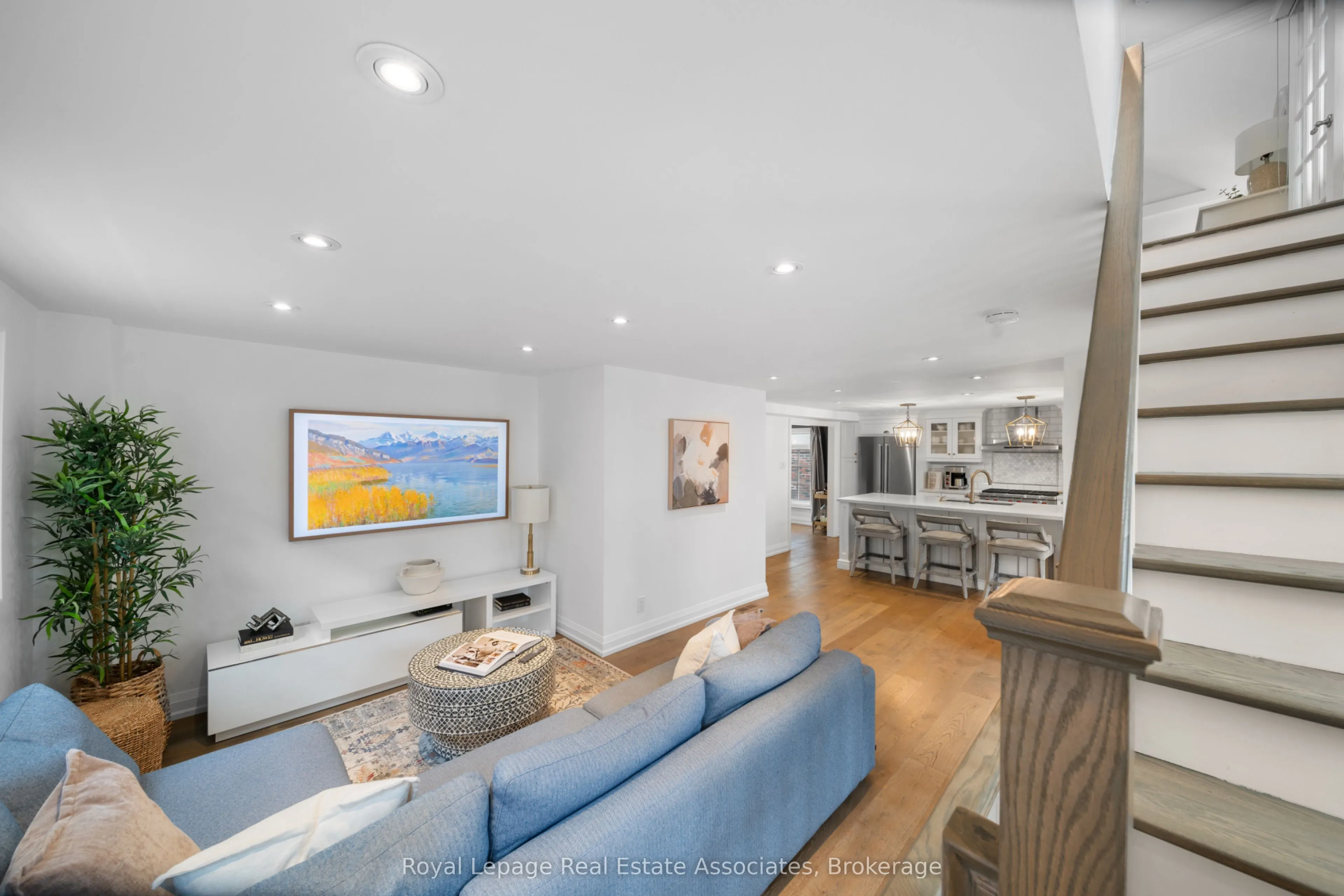36 Mississauga Road N