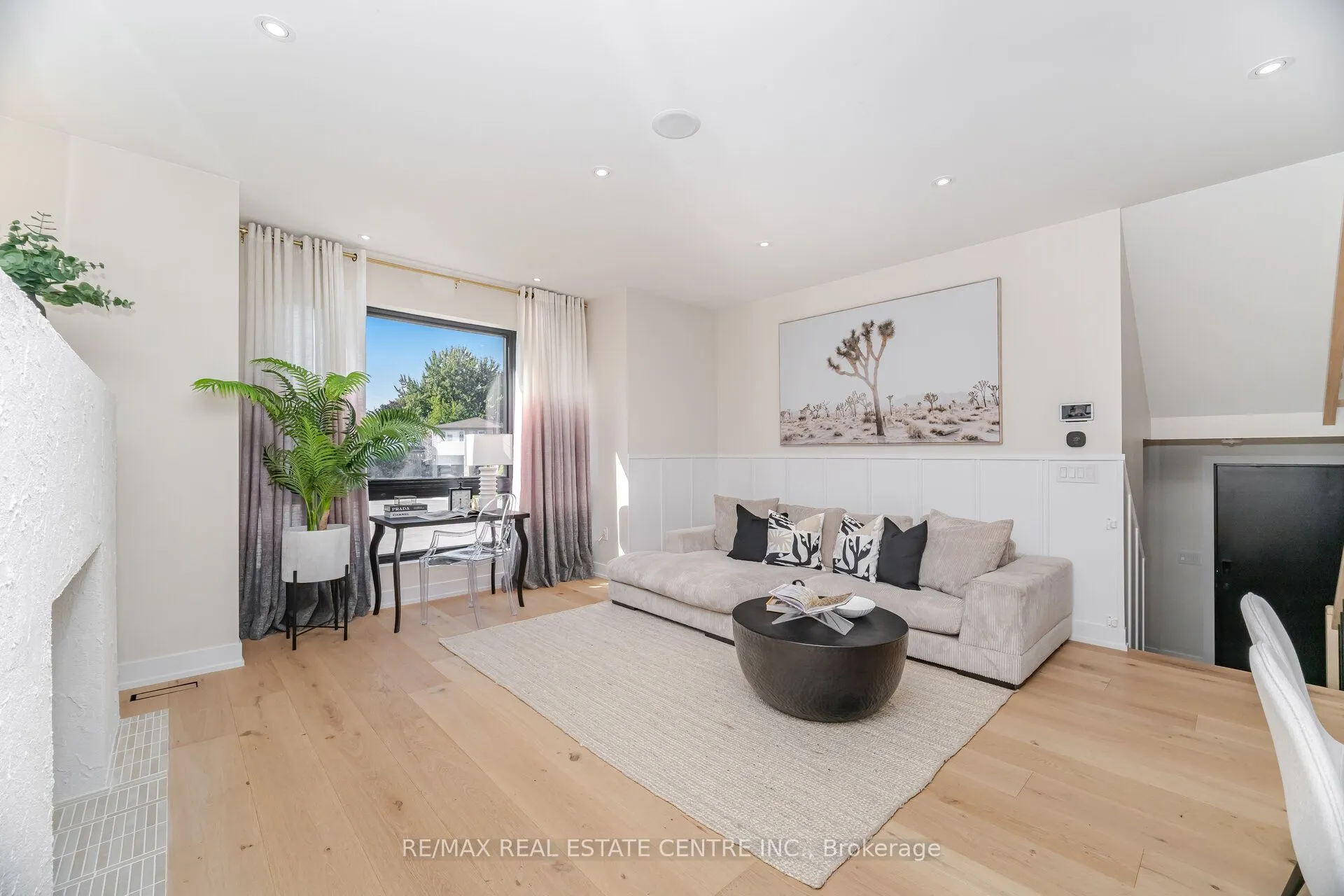 772 Banting Court
