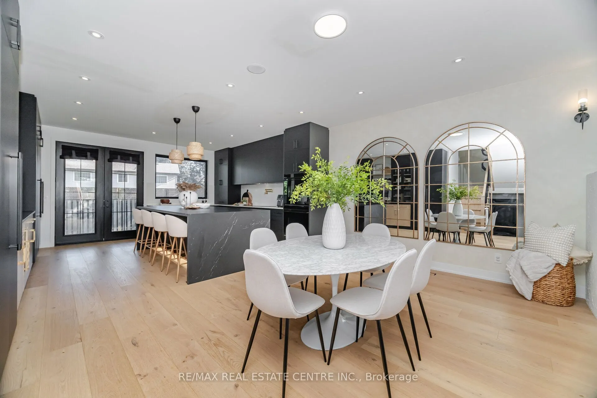 772 Banting Court