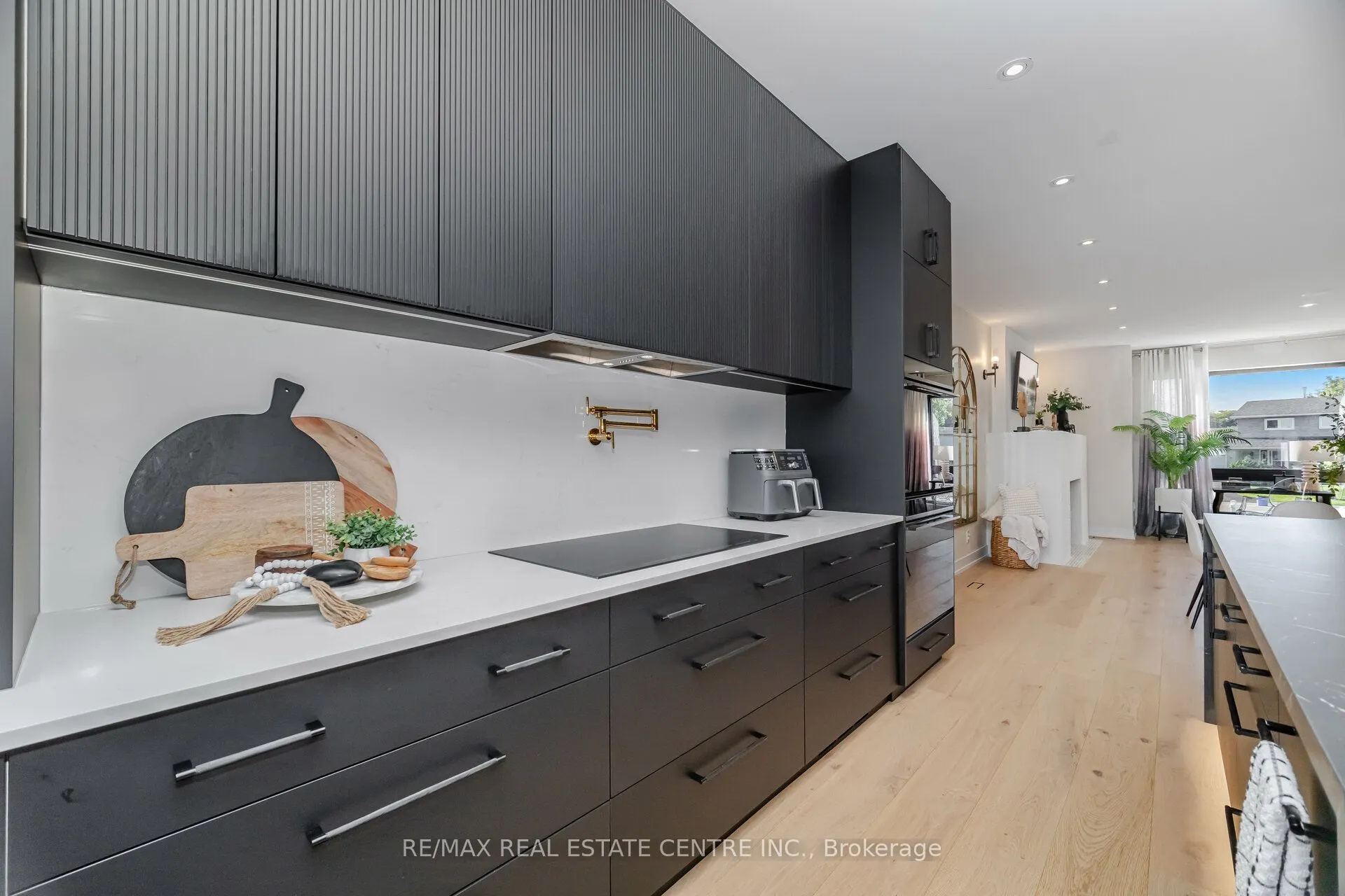 772 Banting Court