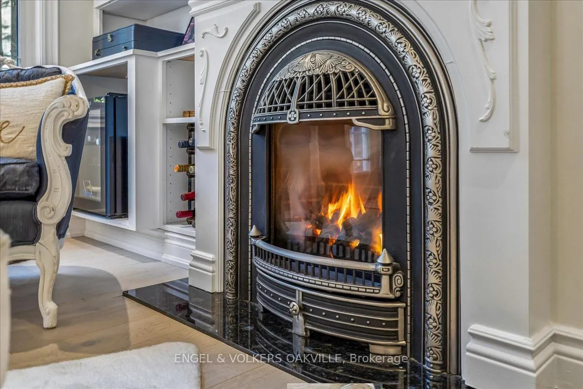 38 John Street S