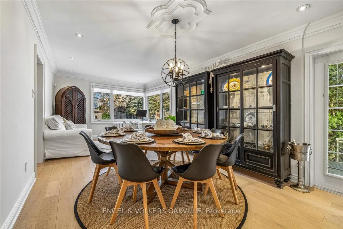 38 John Street S