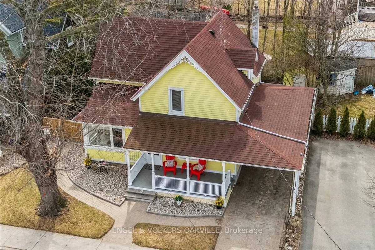 38 John Street S