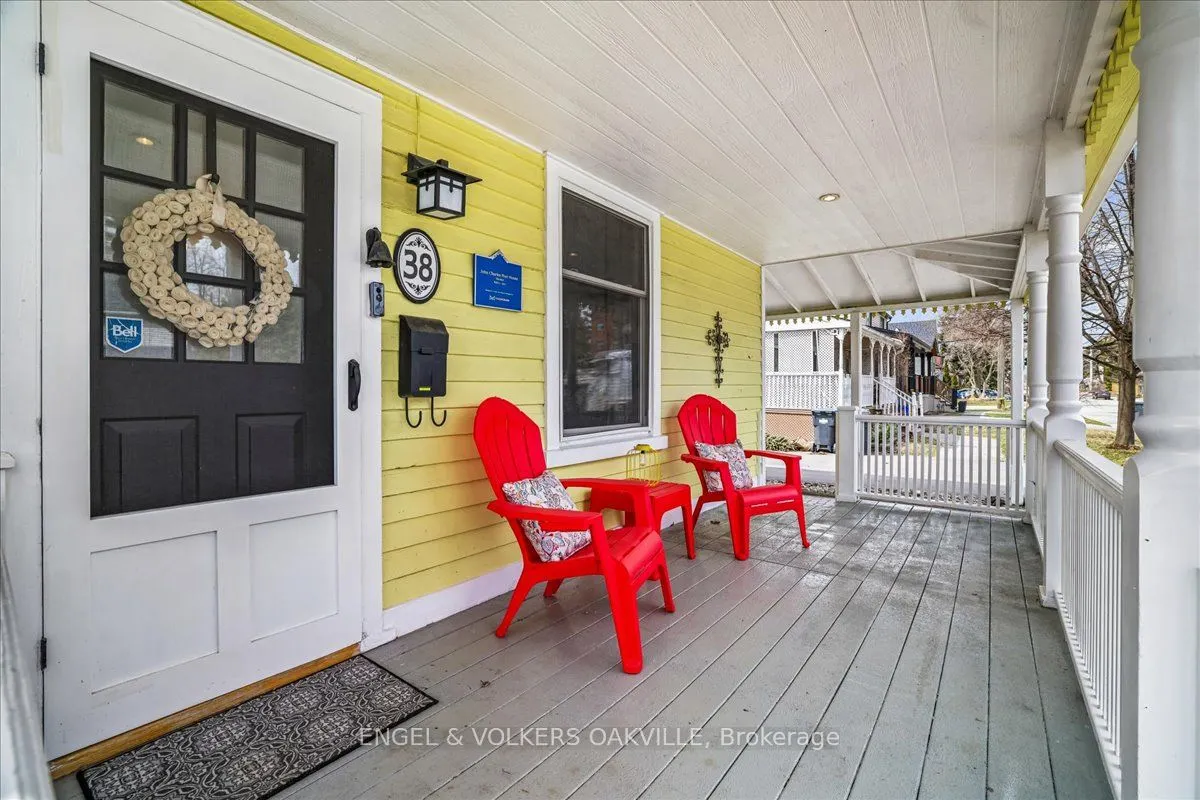 38 John Street S
