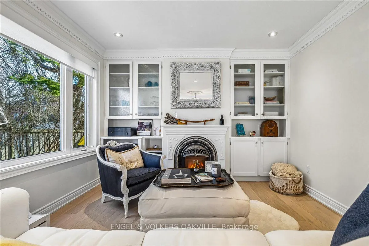 38 John Street S