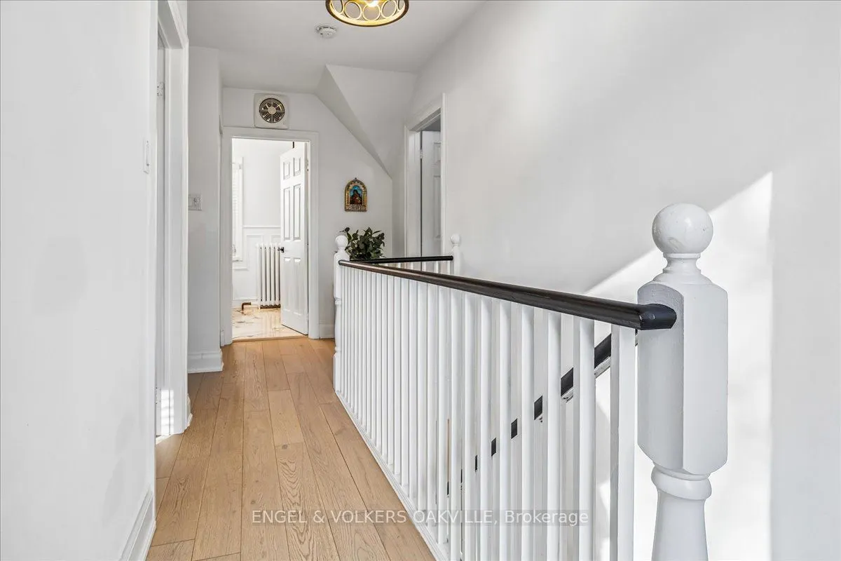 38 John Street S