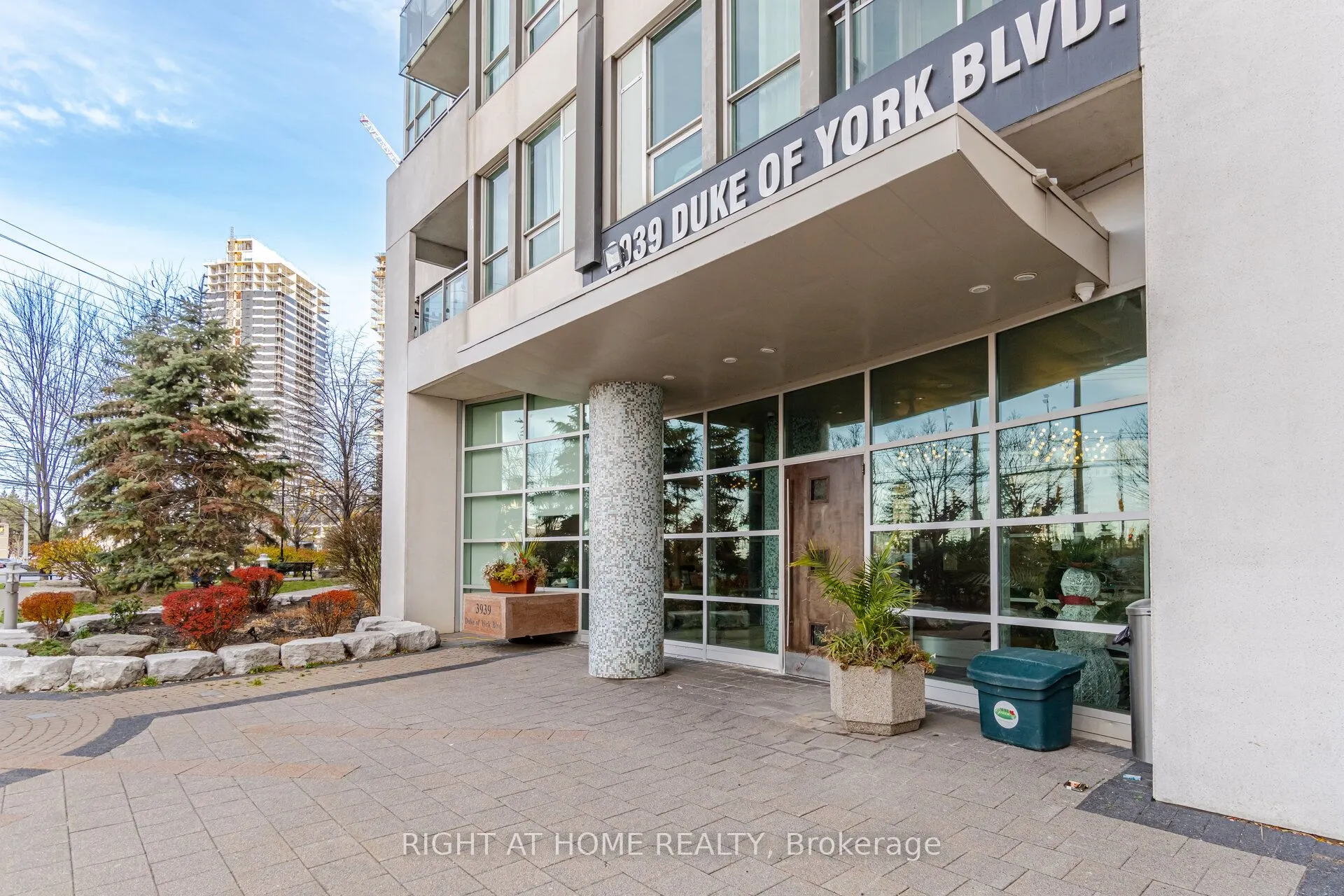 3939 Duke Of York Boulevard #1909