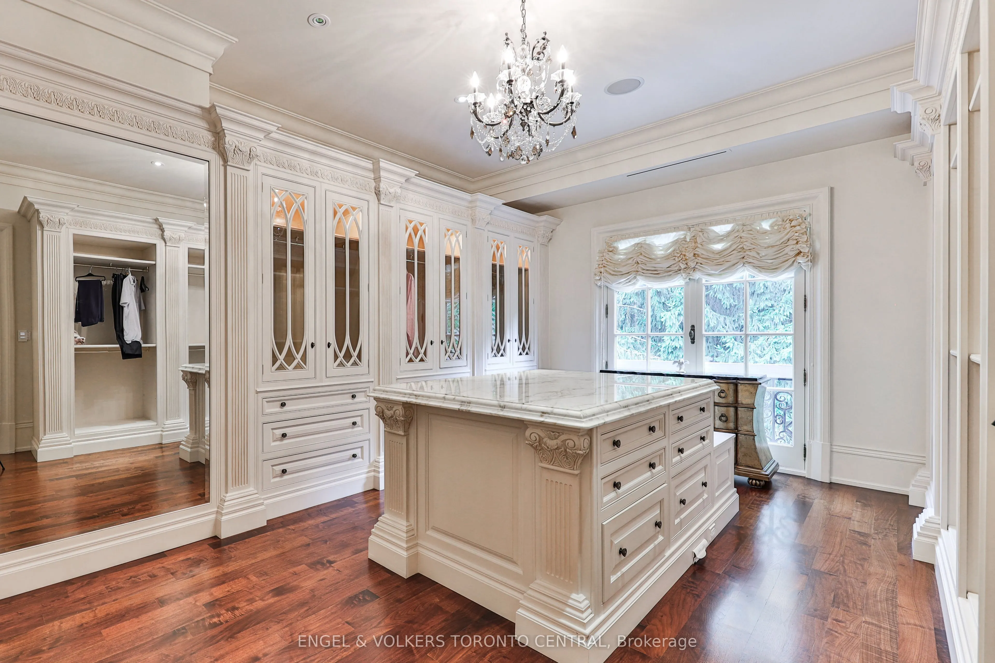 489 Lakeshore Road E