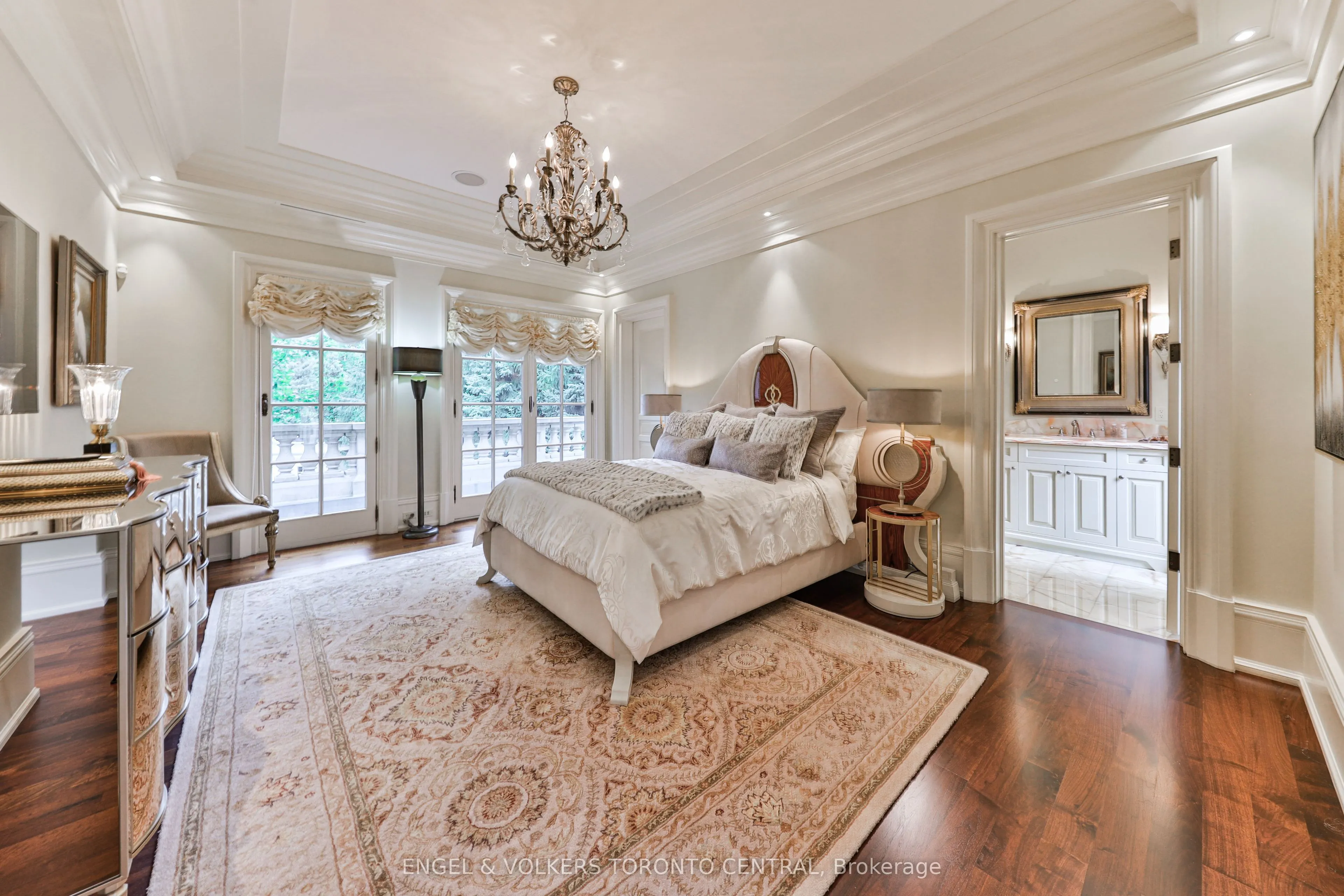 489 Lakeshore Road E