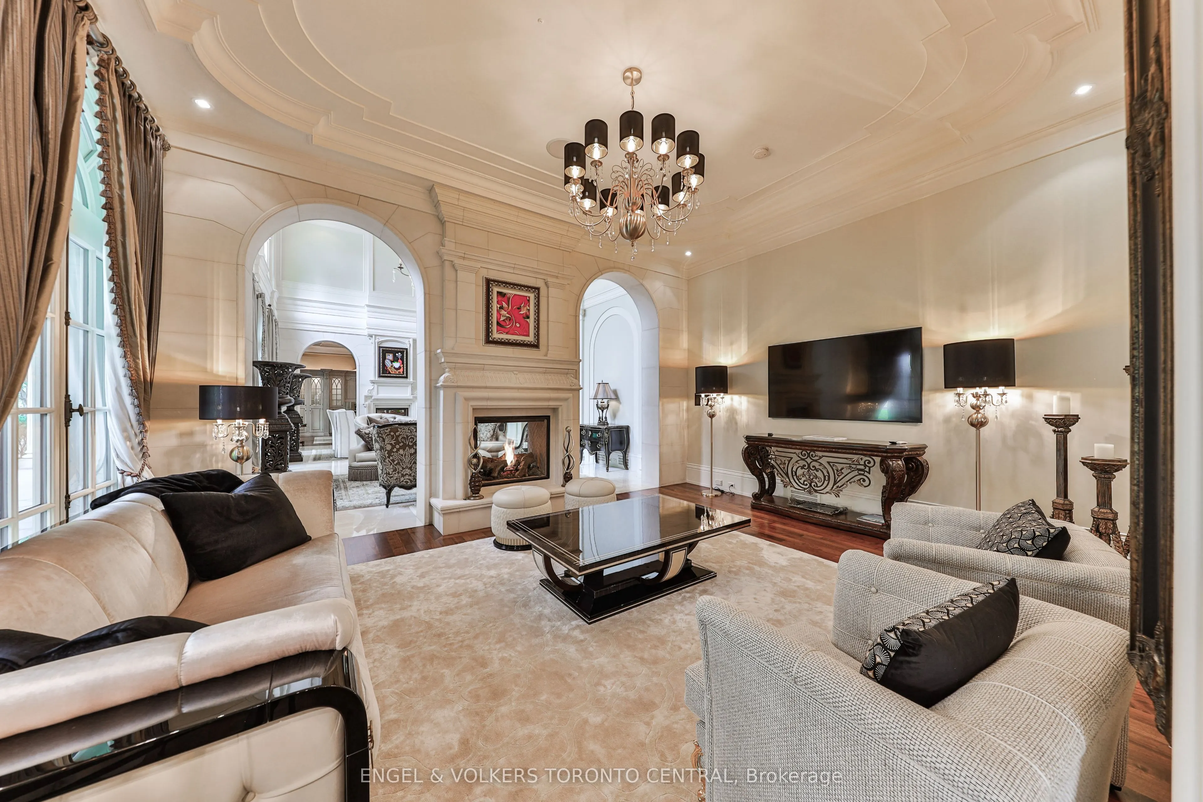 489 Lakeshore Road E