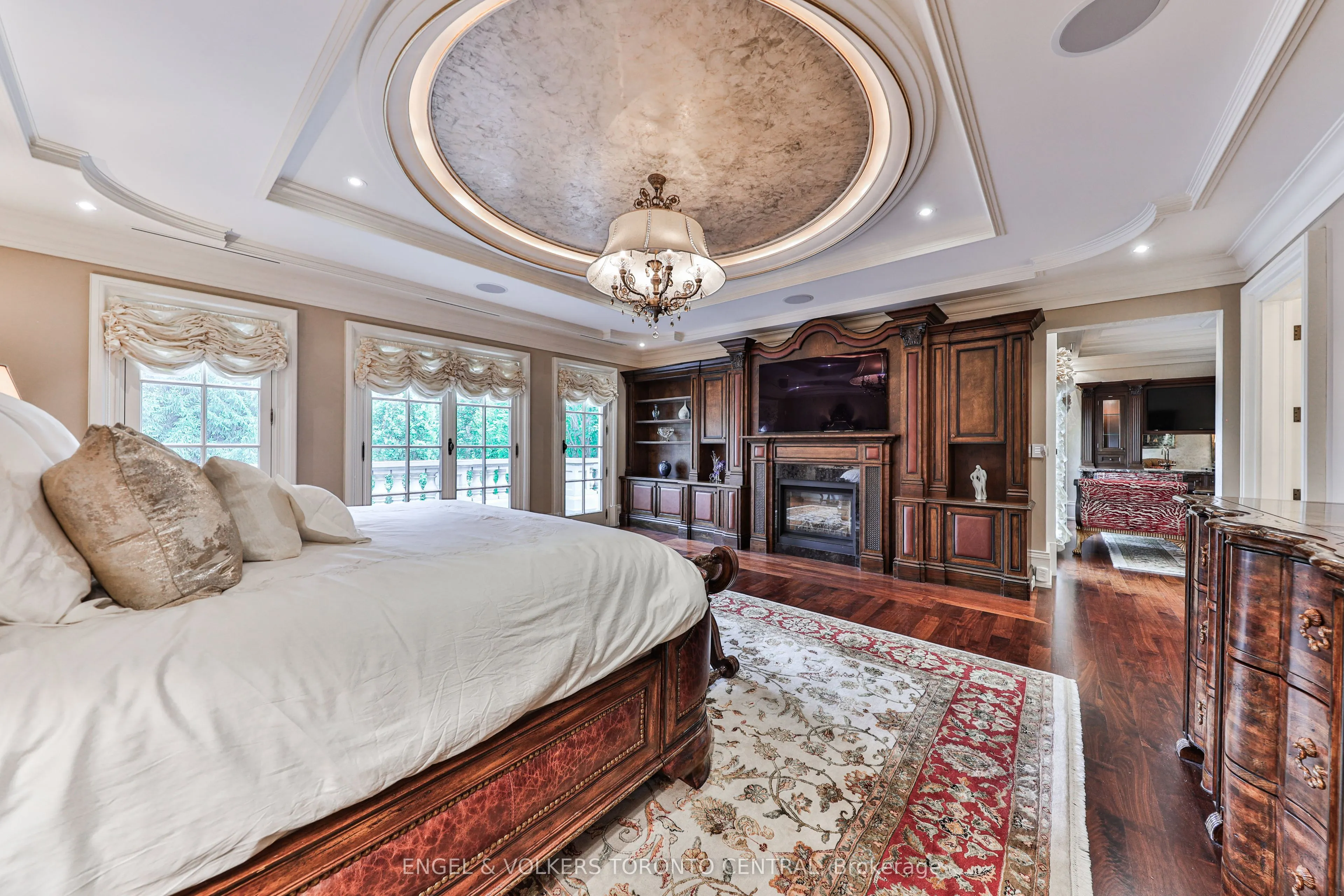 489 Lakeshore Road E