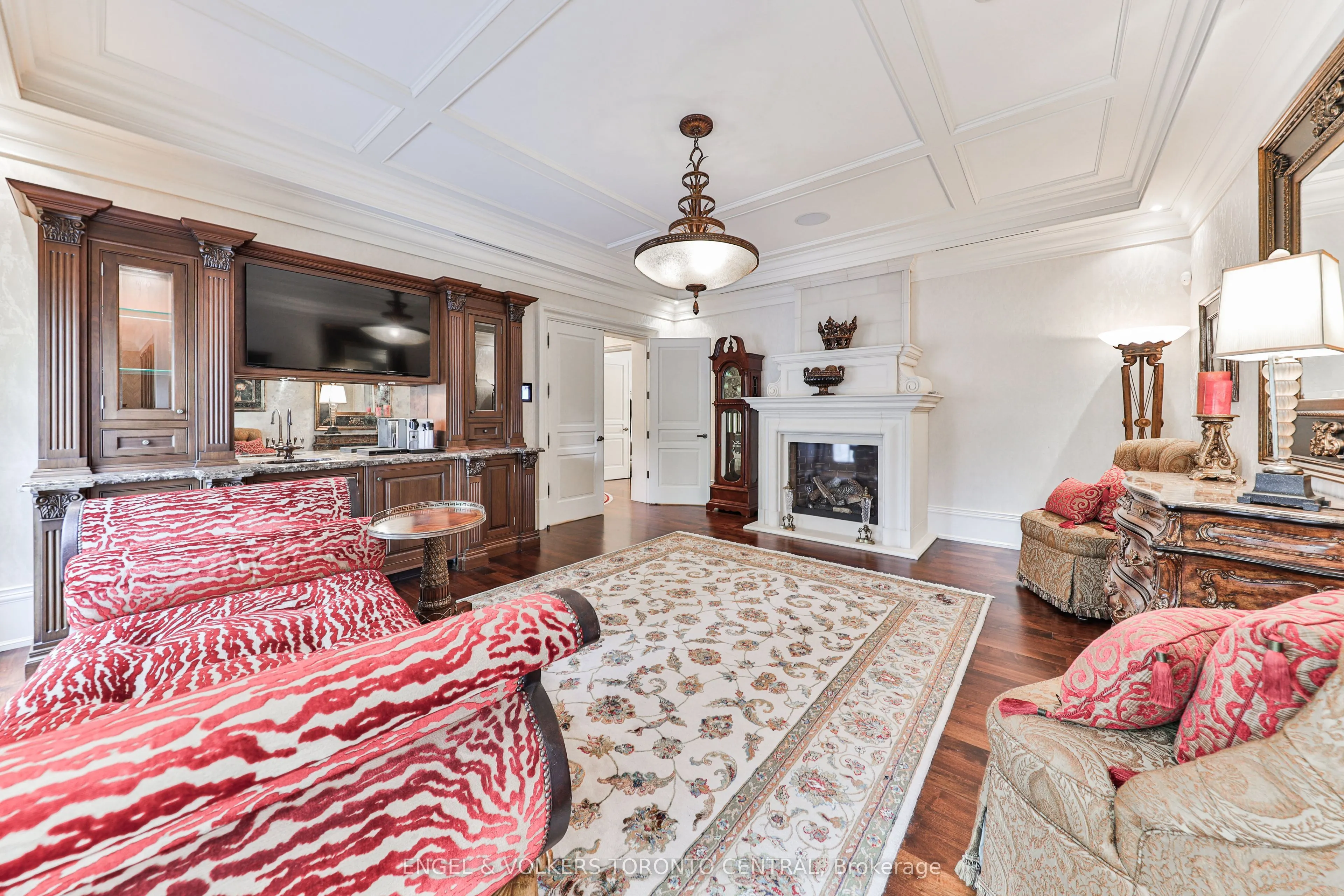 489 Lakeshore Road E