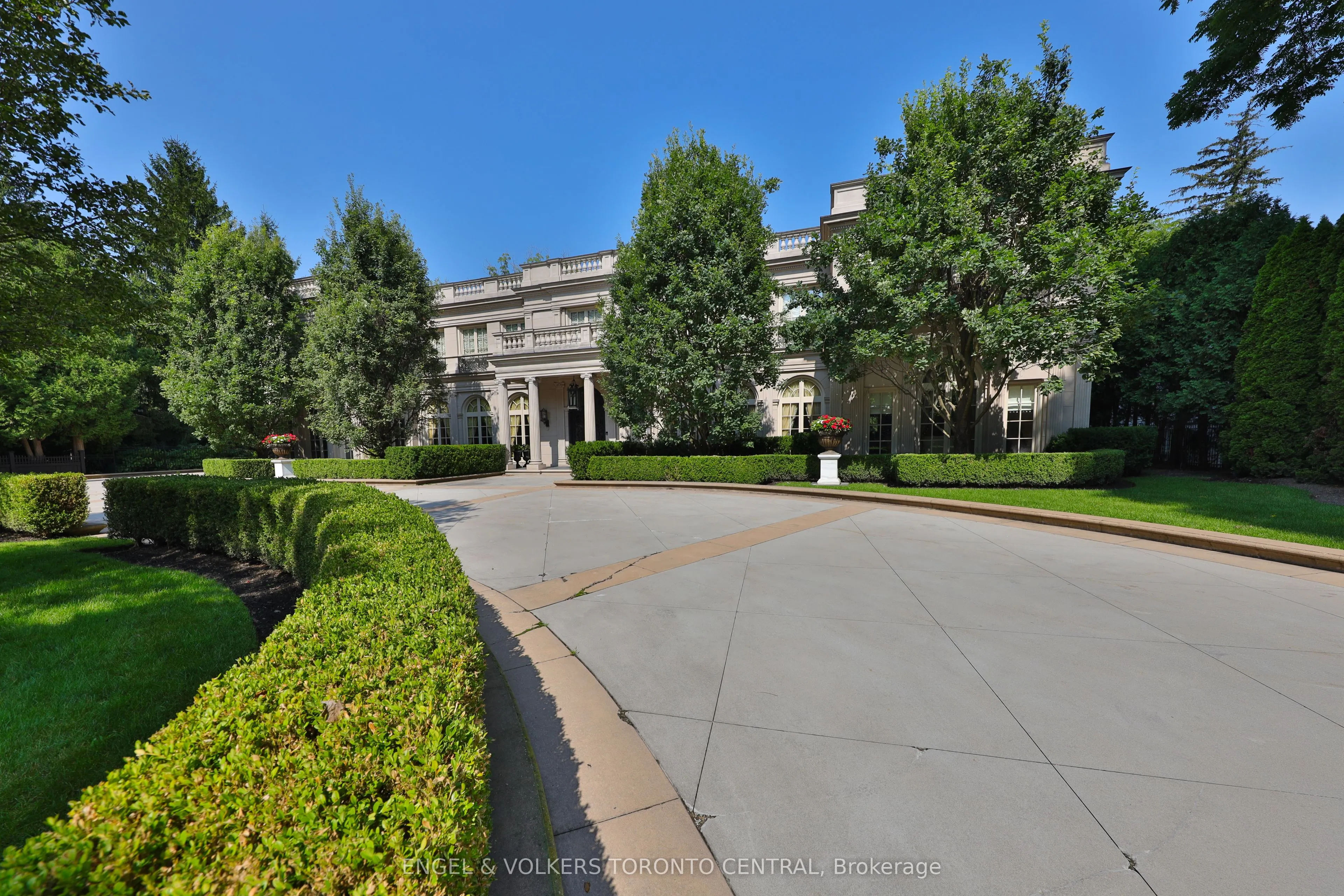 489 Lakeshore Road E