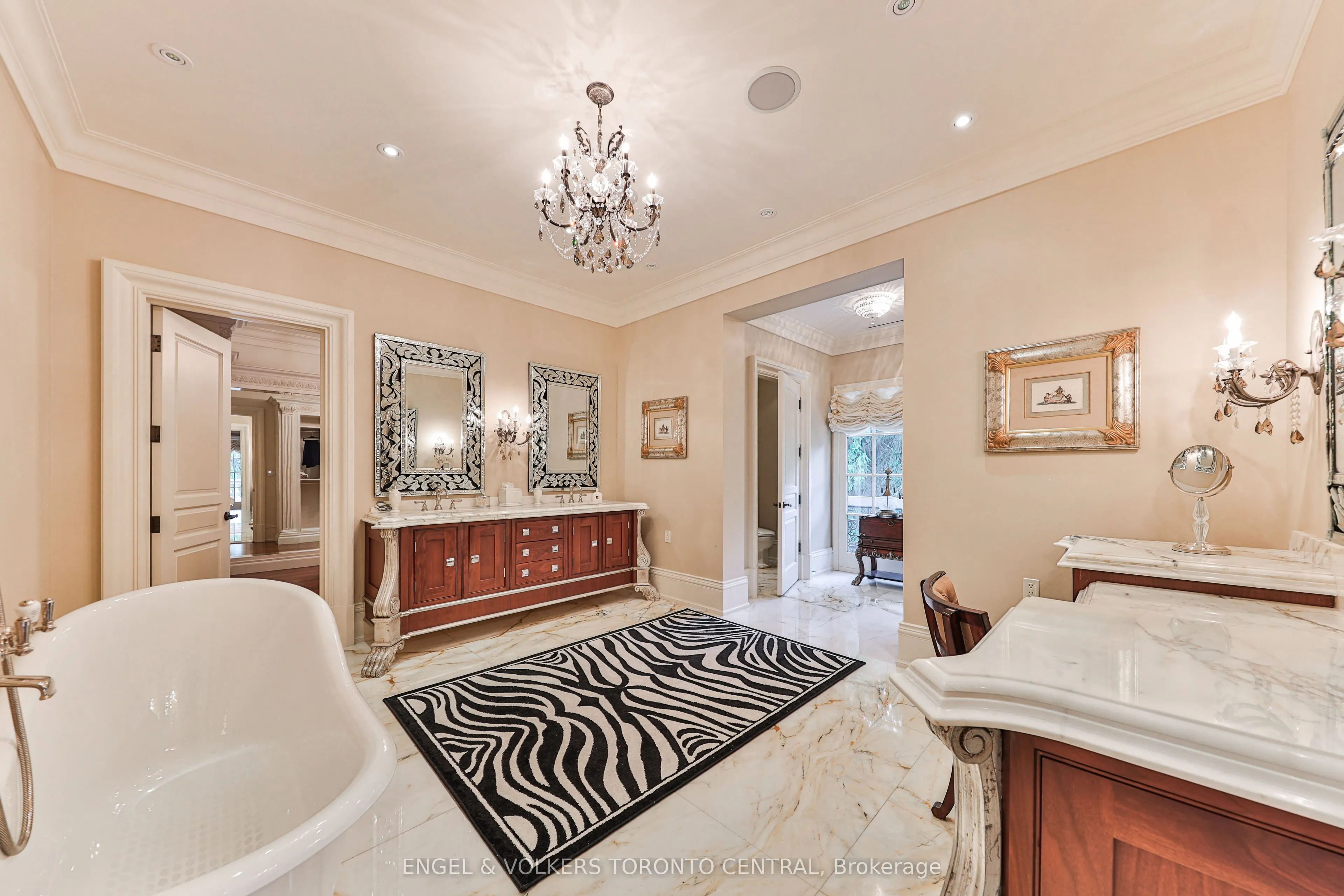 489 Lakeshore Road E