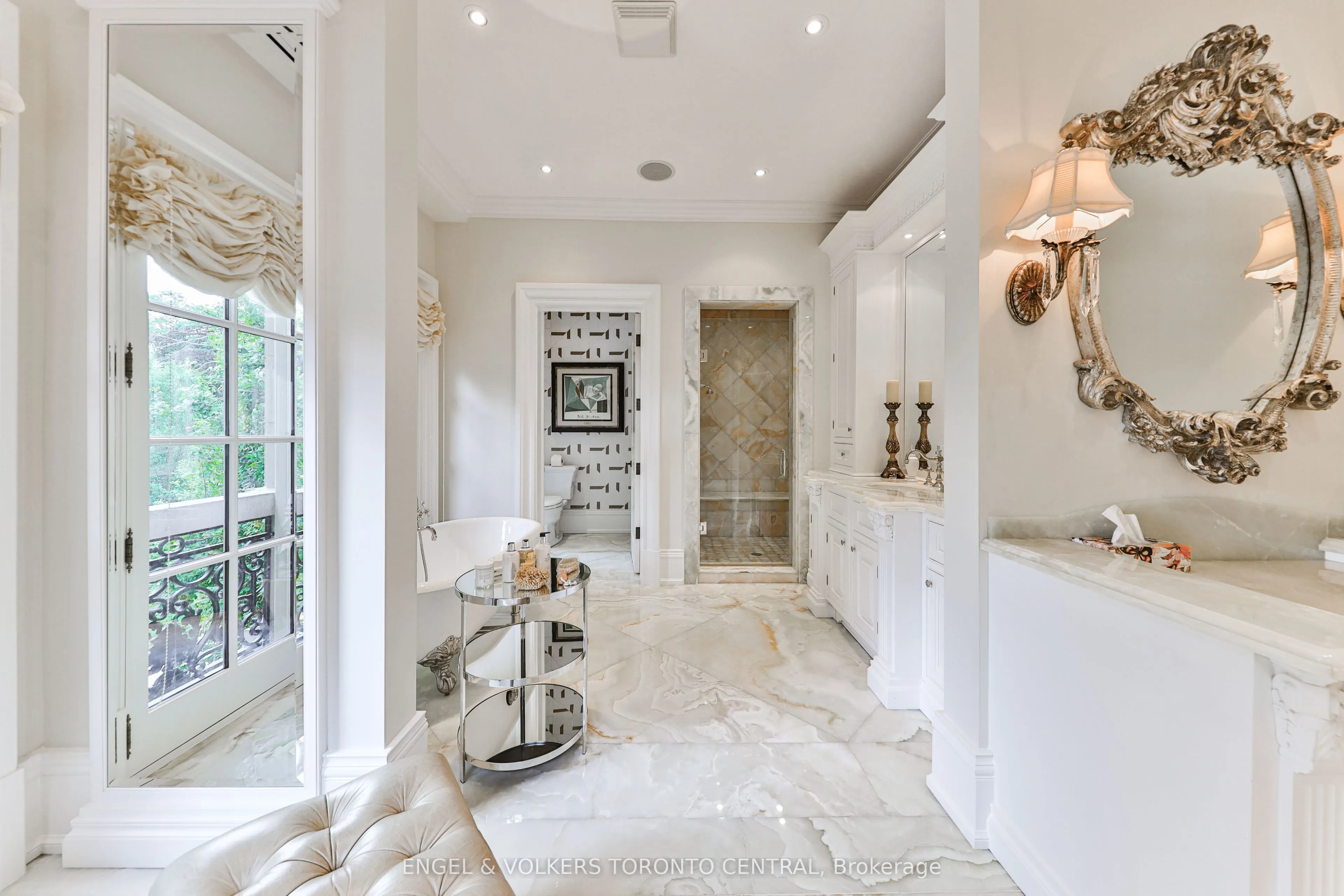 489 Lakeshore Road E