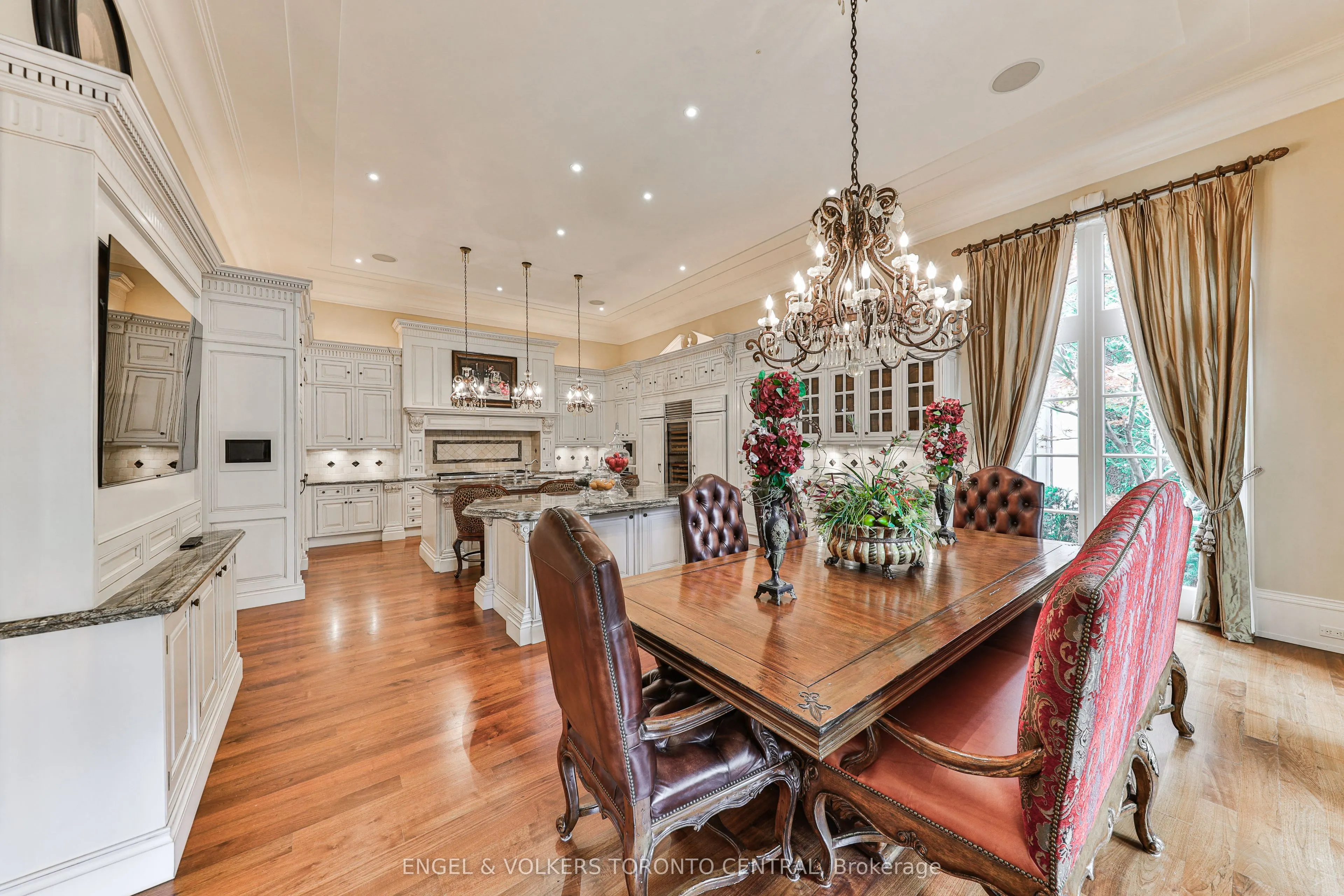 489 Lakeshore Road E