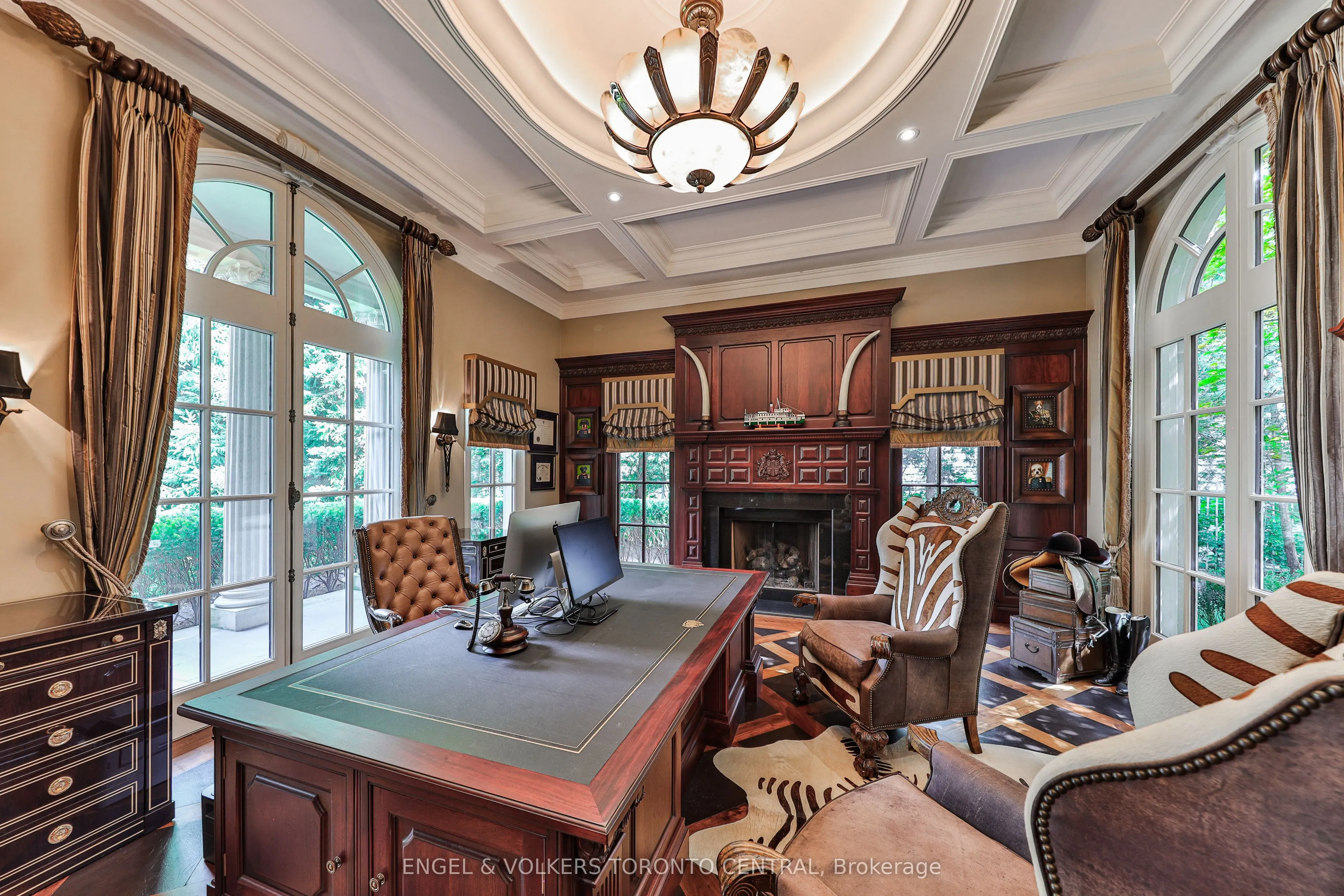 489 Lakeshore Road E