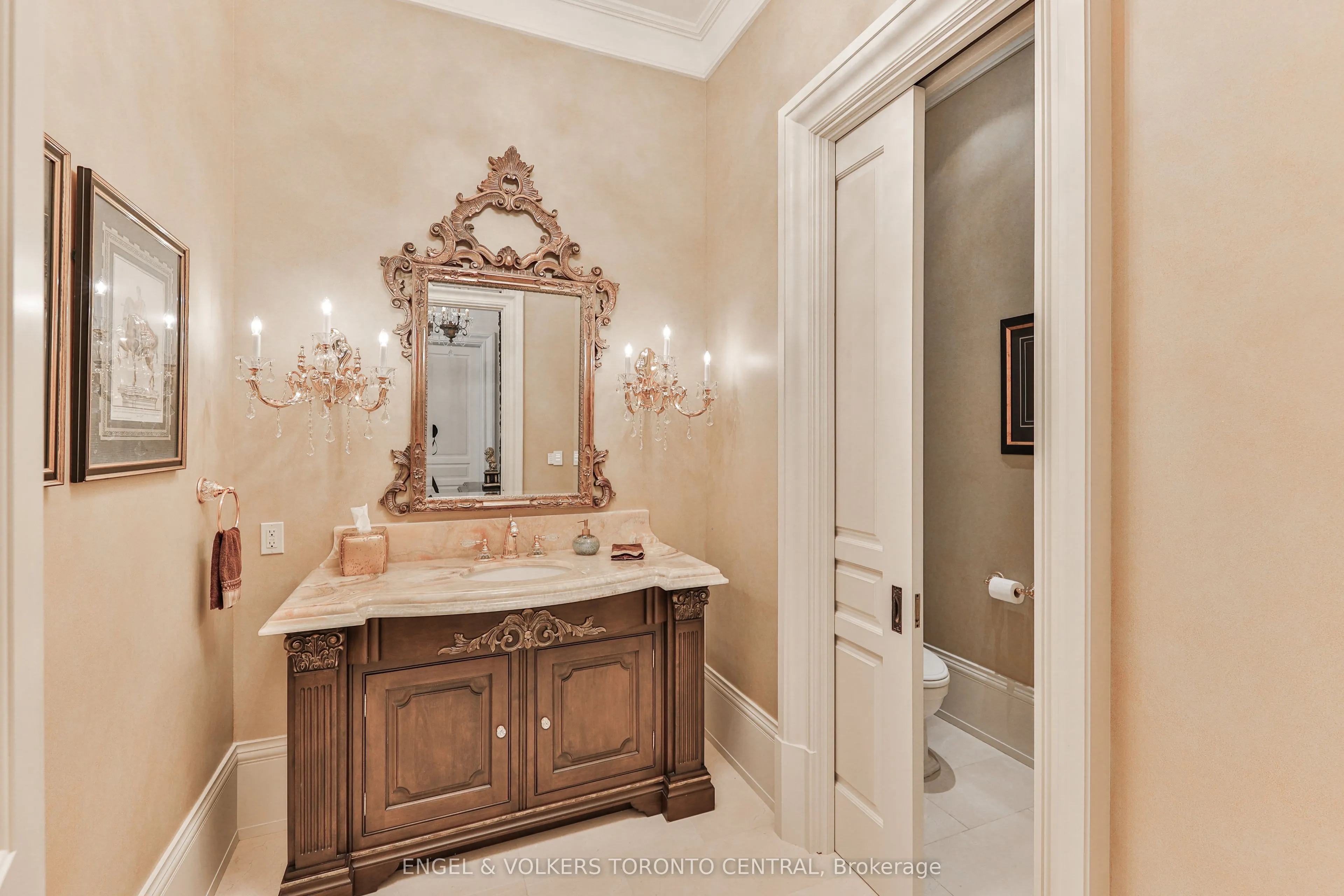 489 Lakeshore Road E