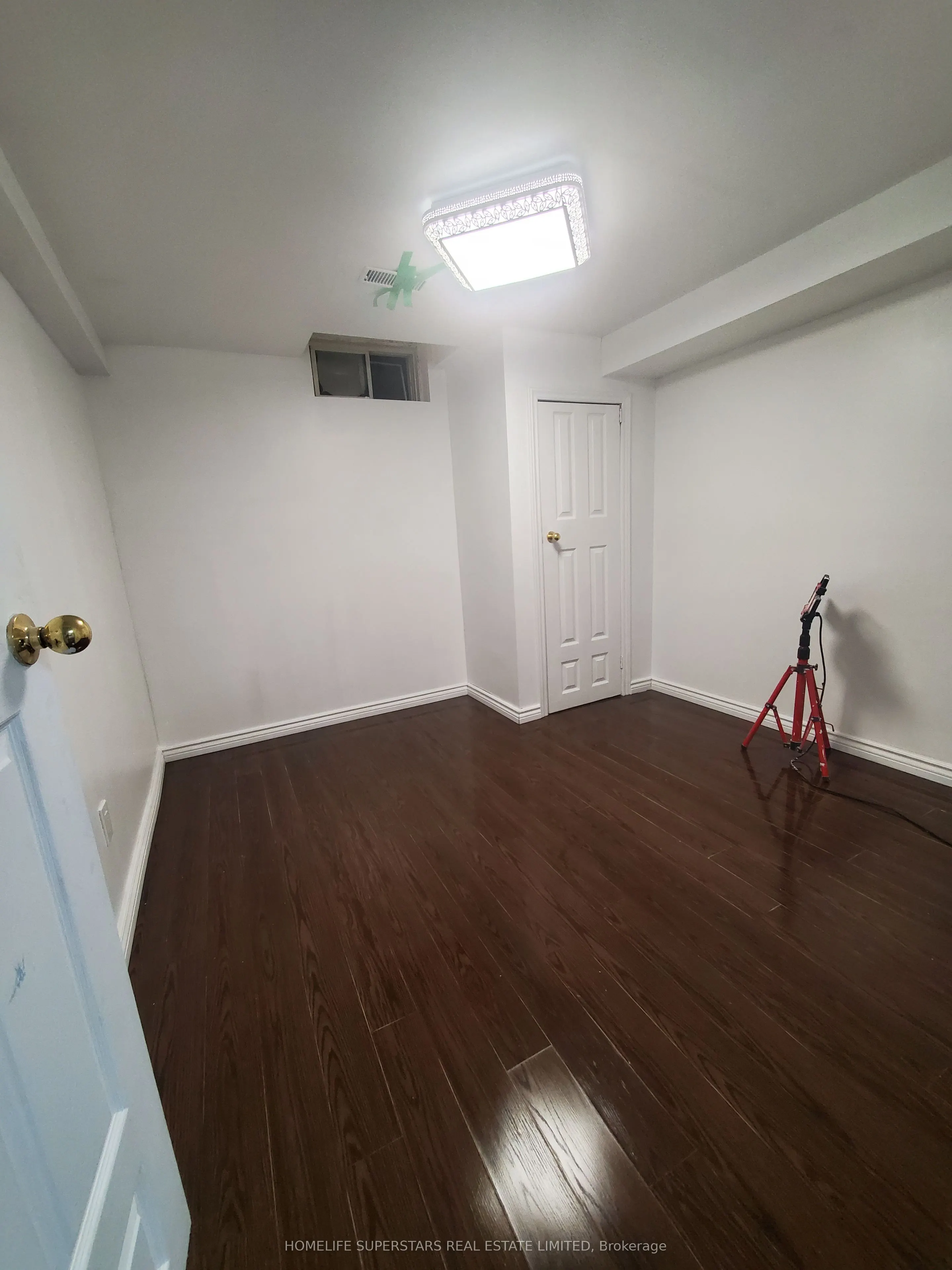 6096 Windfleet Crescent