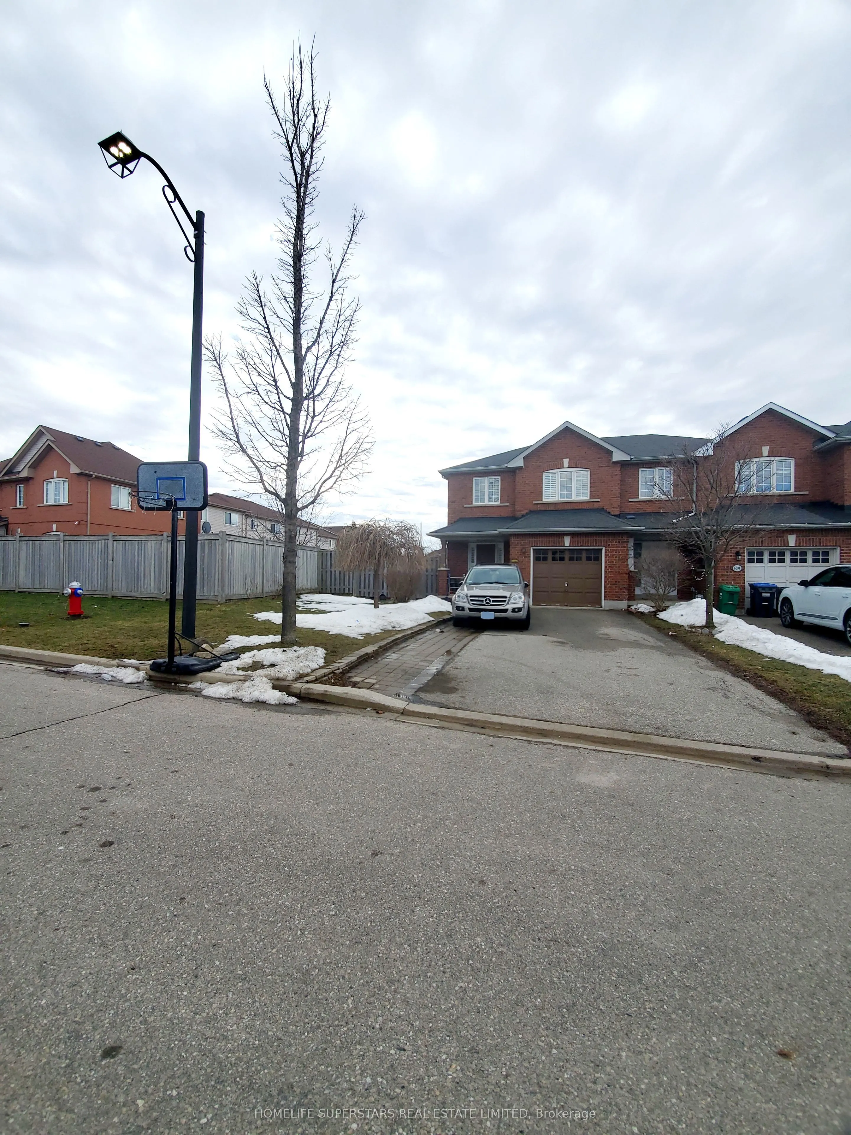 6096 Windfleet Crescent