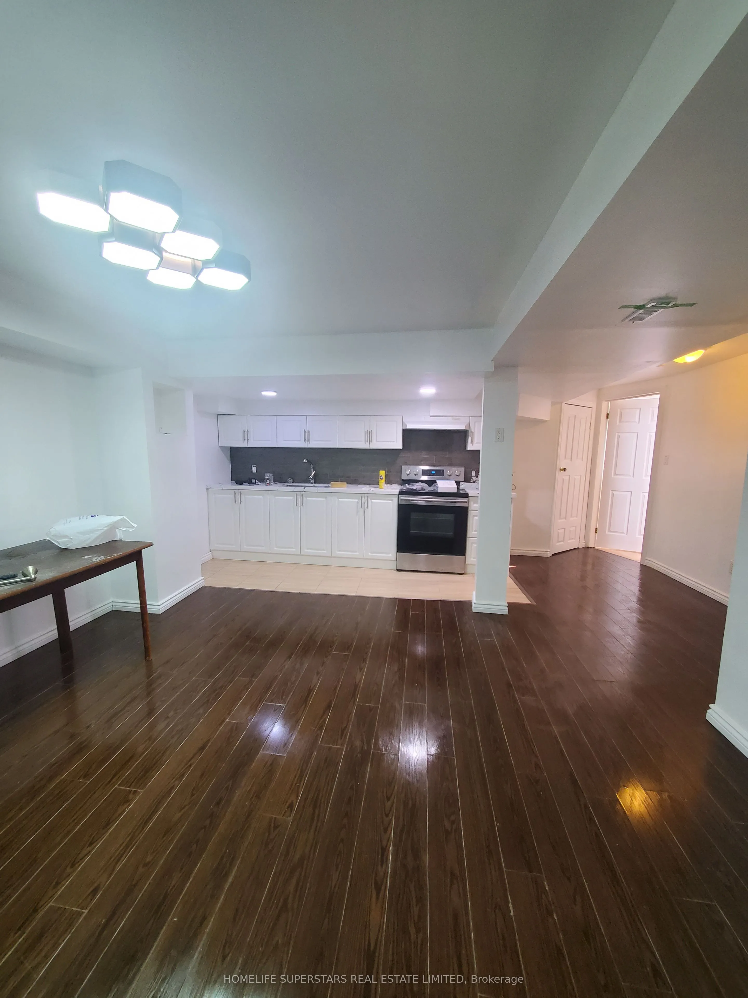 6096 Windfleet Crescent