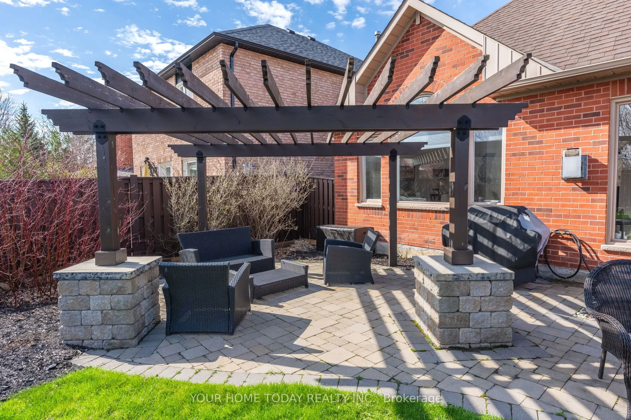 96 Lauchlin Crescent