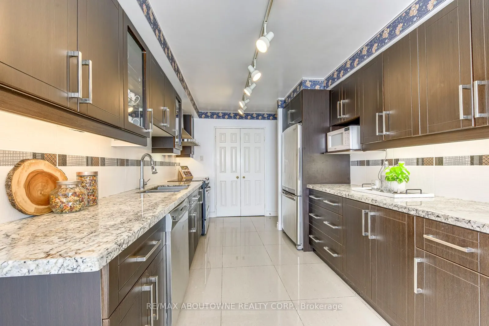 1700 The Collegeway #613