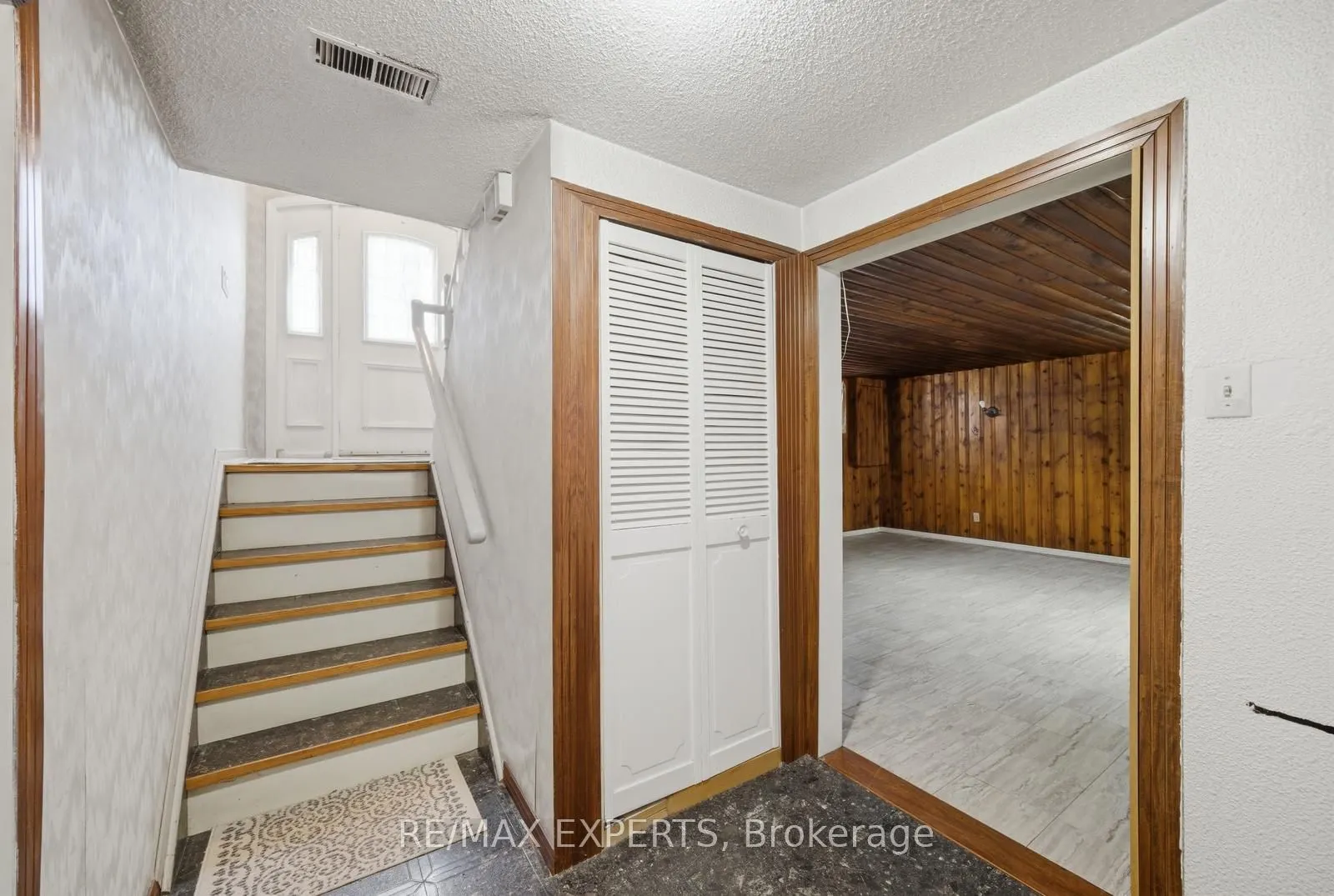 5945 King Street