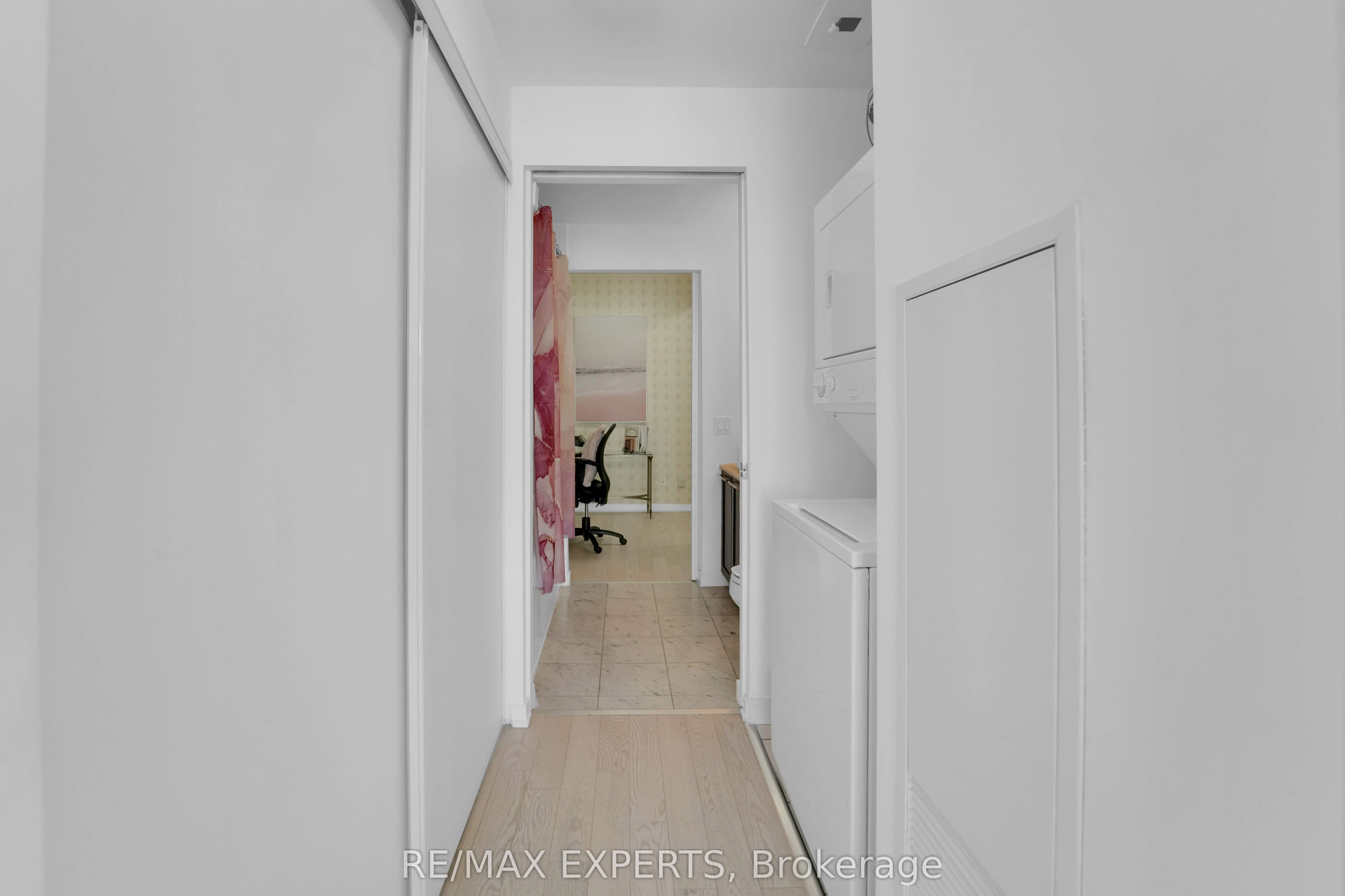 103 The Queensway #1915
