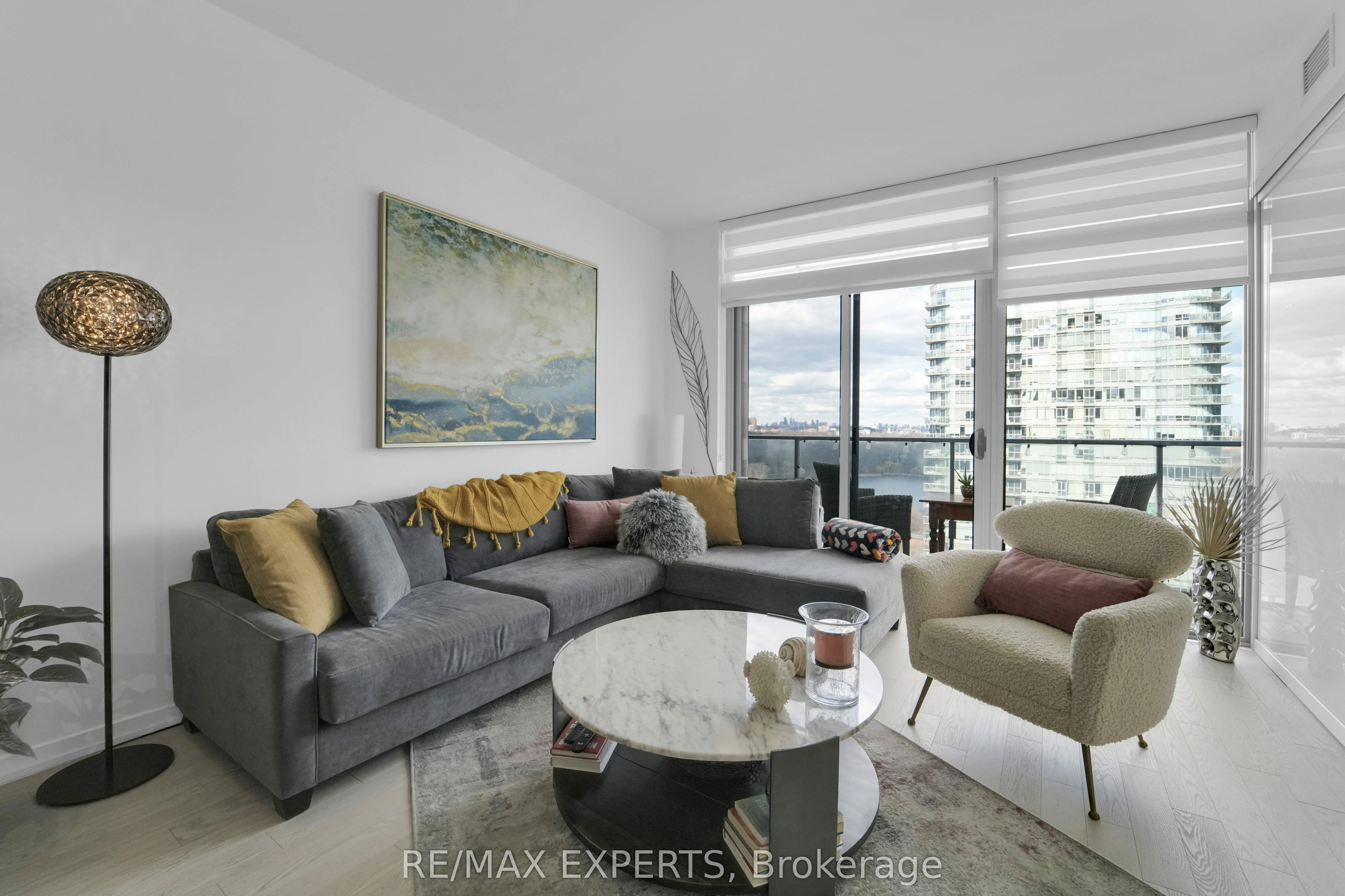 103 The Queensway #1915