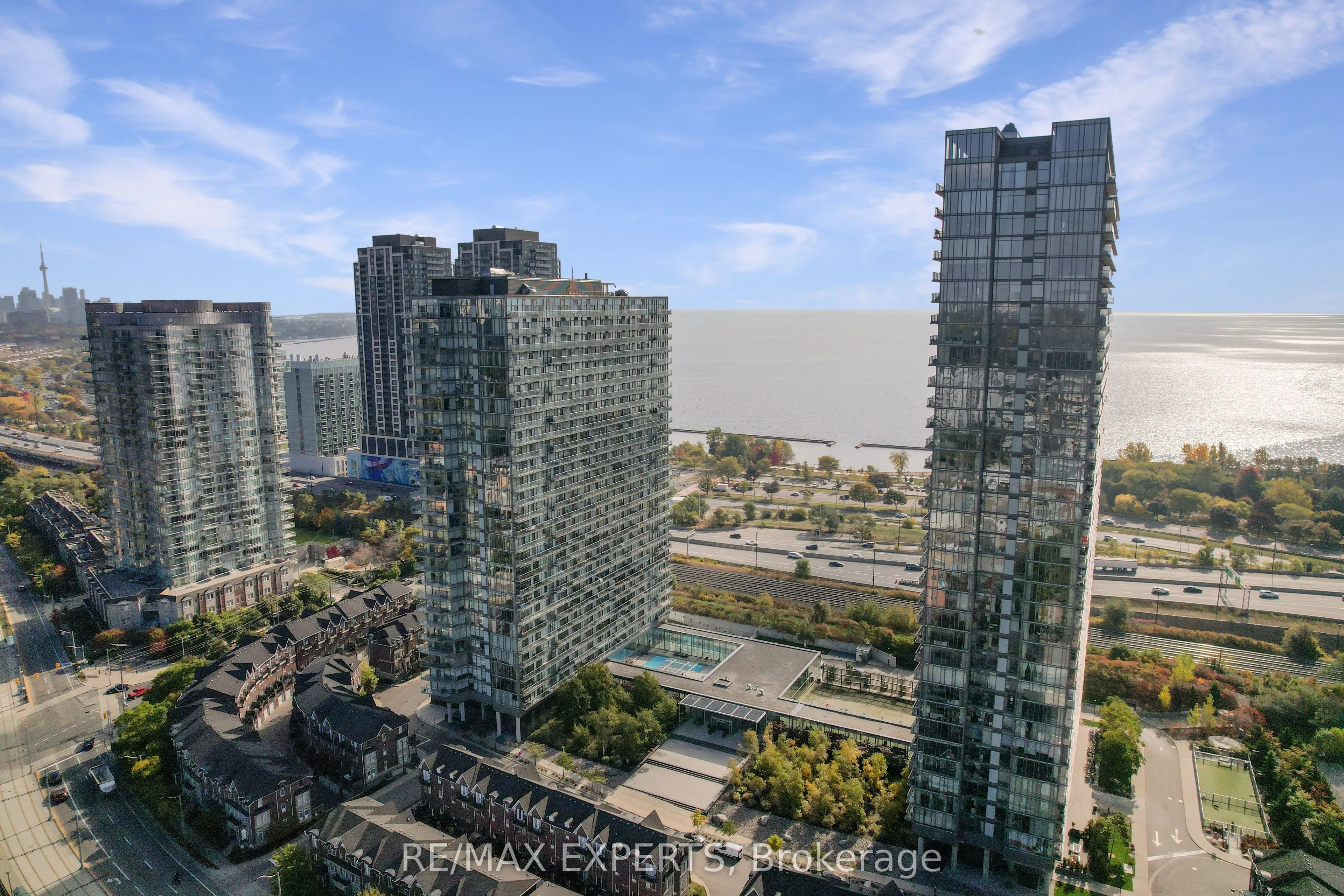 103 The Queensway #1915