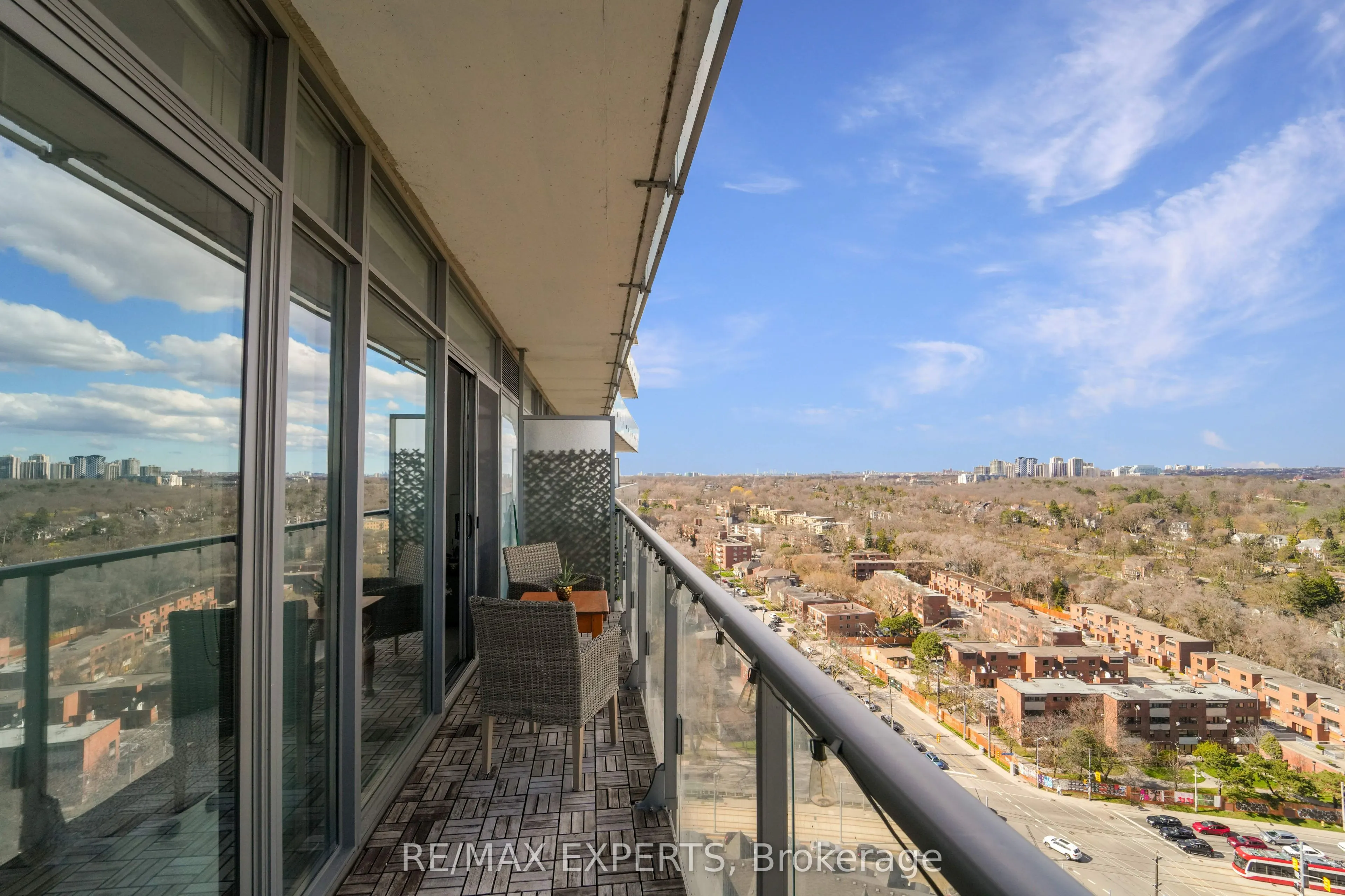103 The Queensway #1915