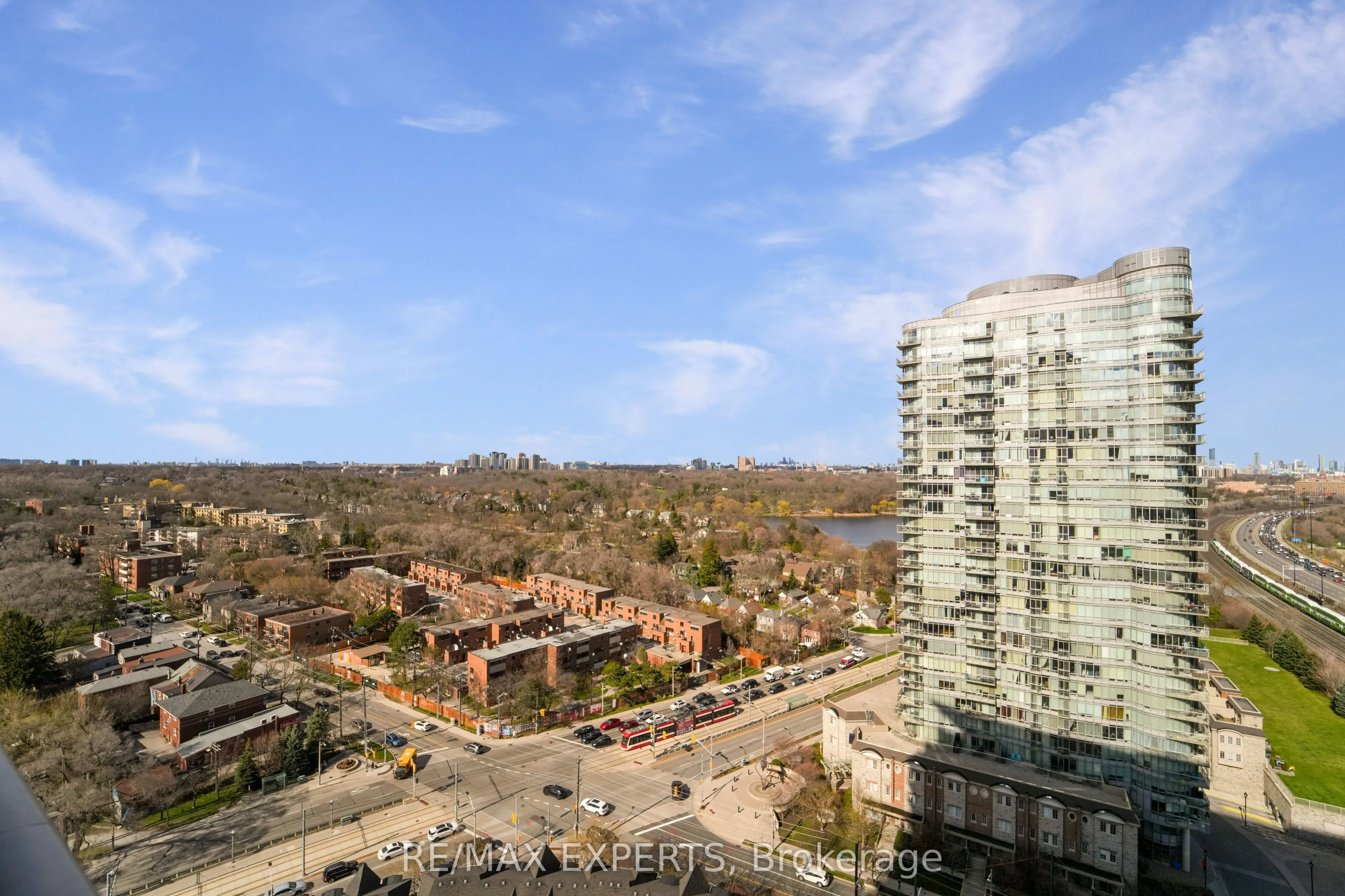 103 The Queensway #1915