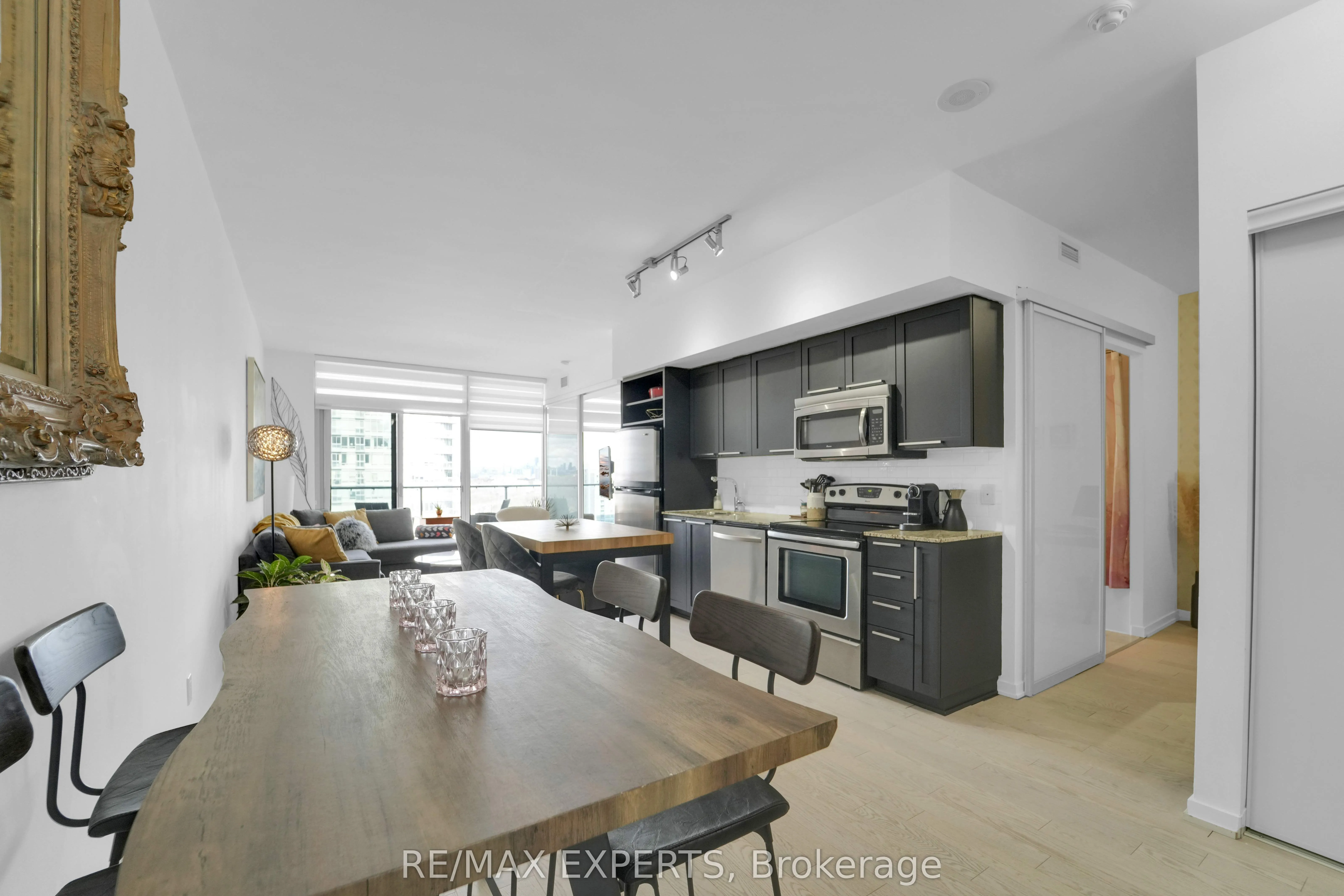 103 The Queensway #1915