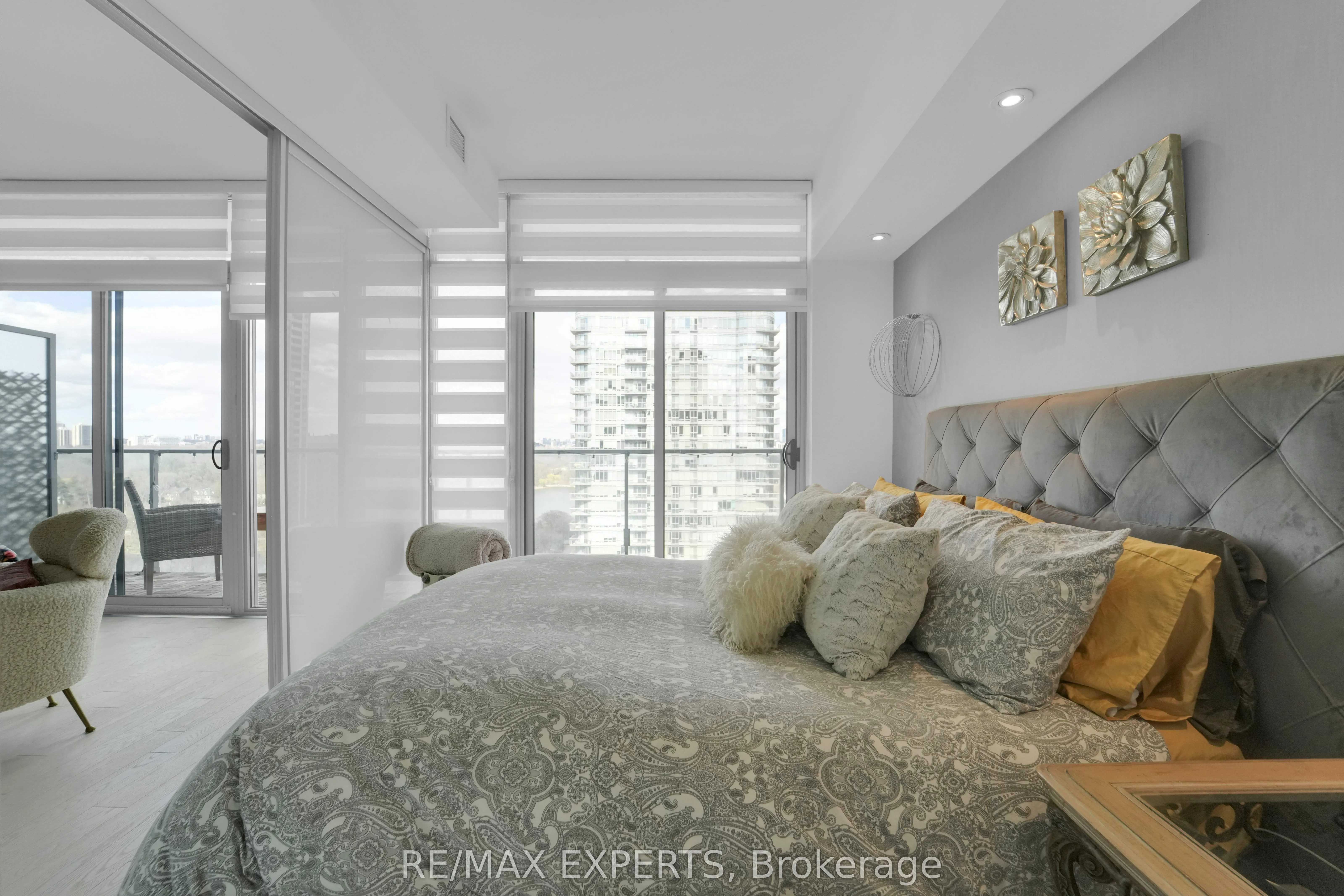 103 The Queensway #1915