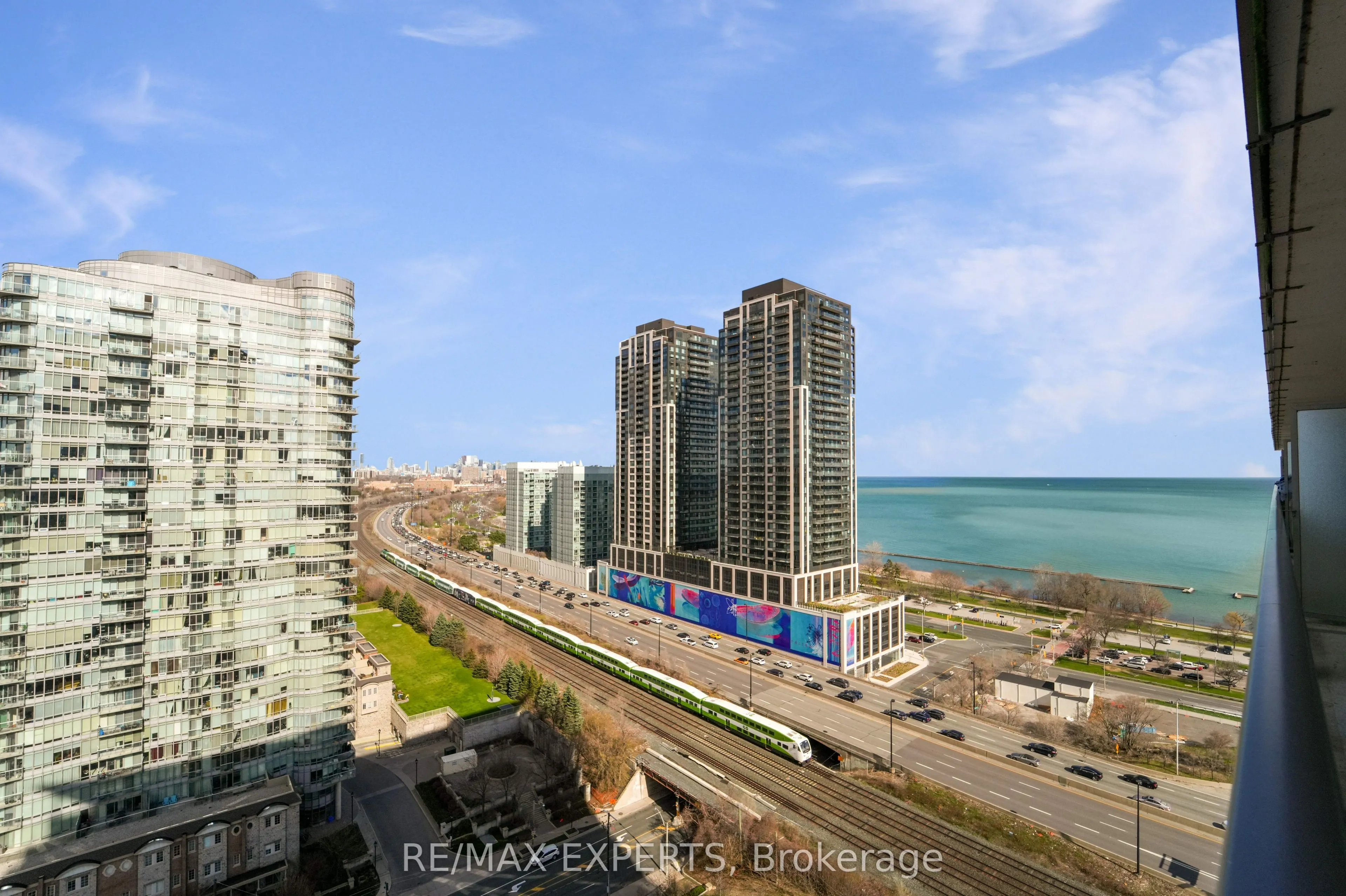 103 The Queensway #1915